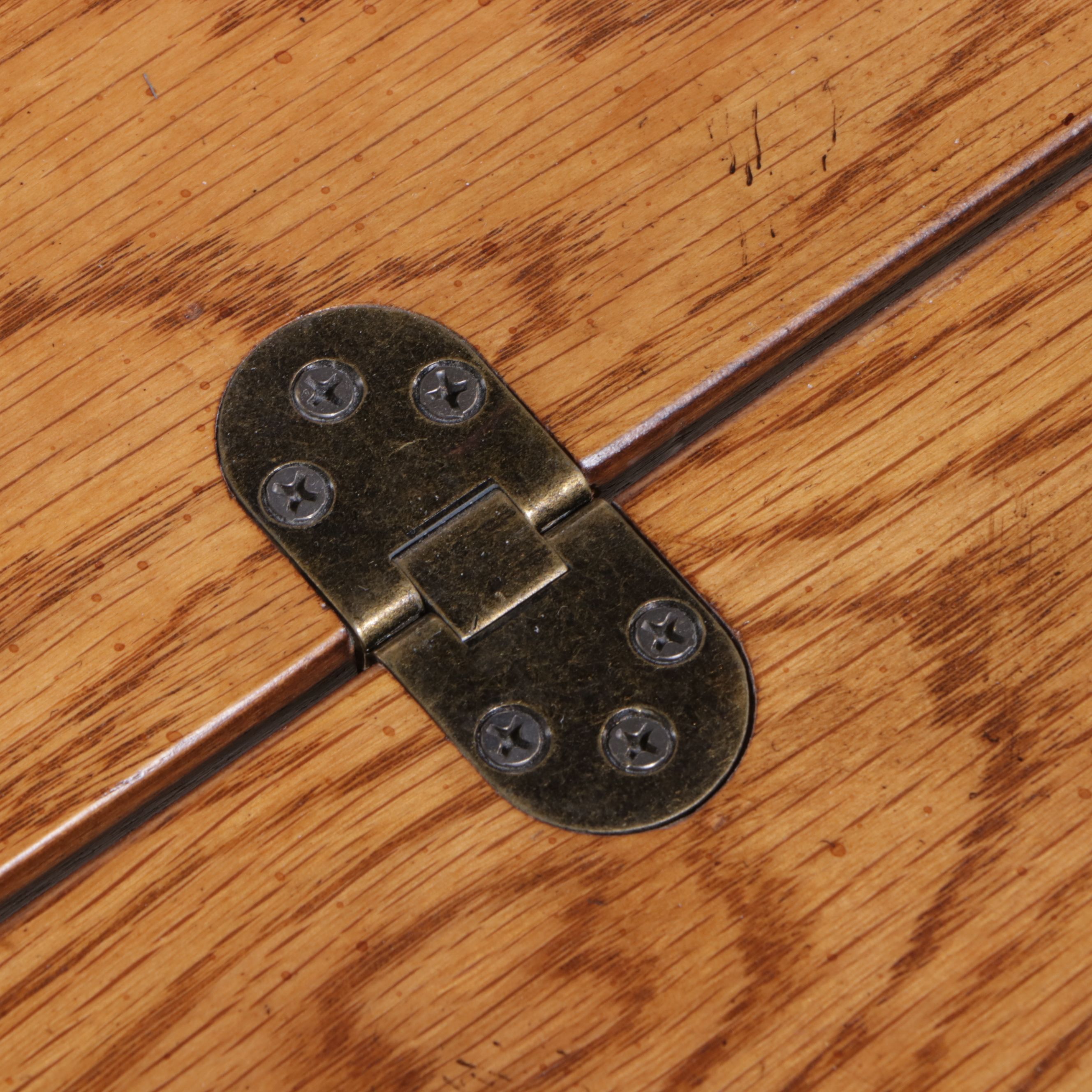 Thomasville Jacobean Style Oak Drop Leaf Convertible Dining Table