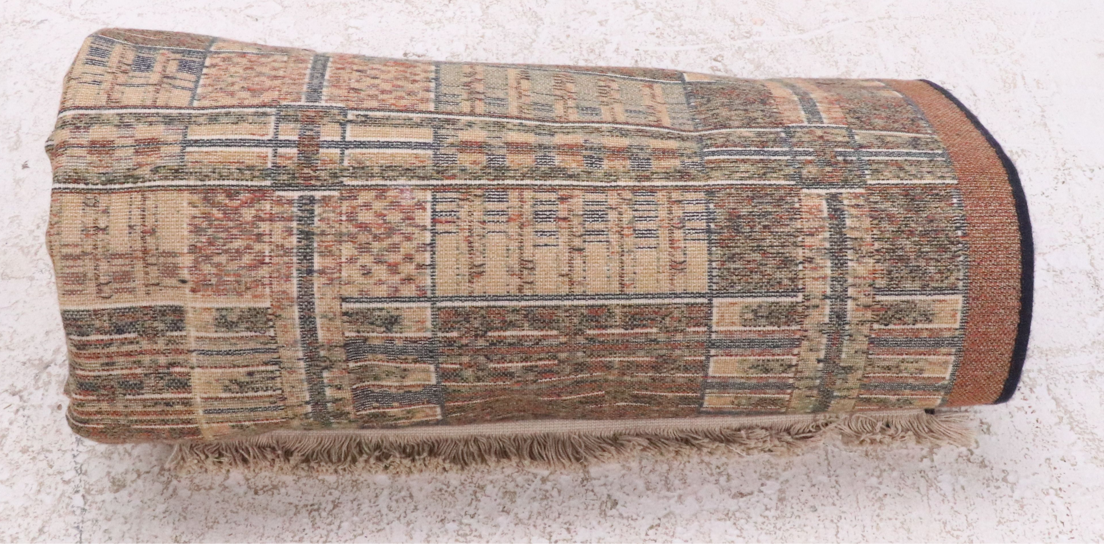 5'6 x 8'1 Machine Made Couristan Mirage Collection Area Rug