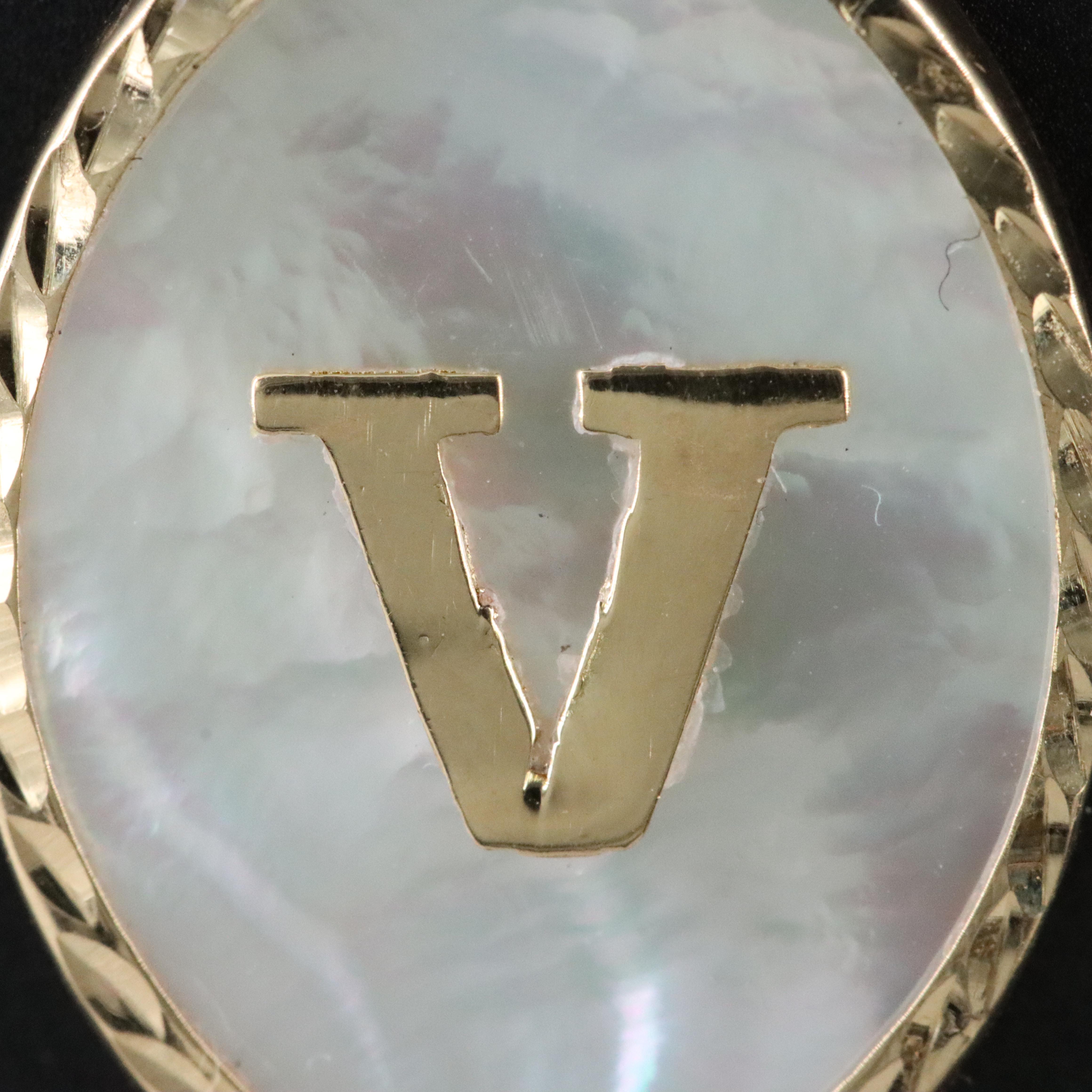 18K Mother of Pearl 'V' Pendant