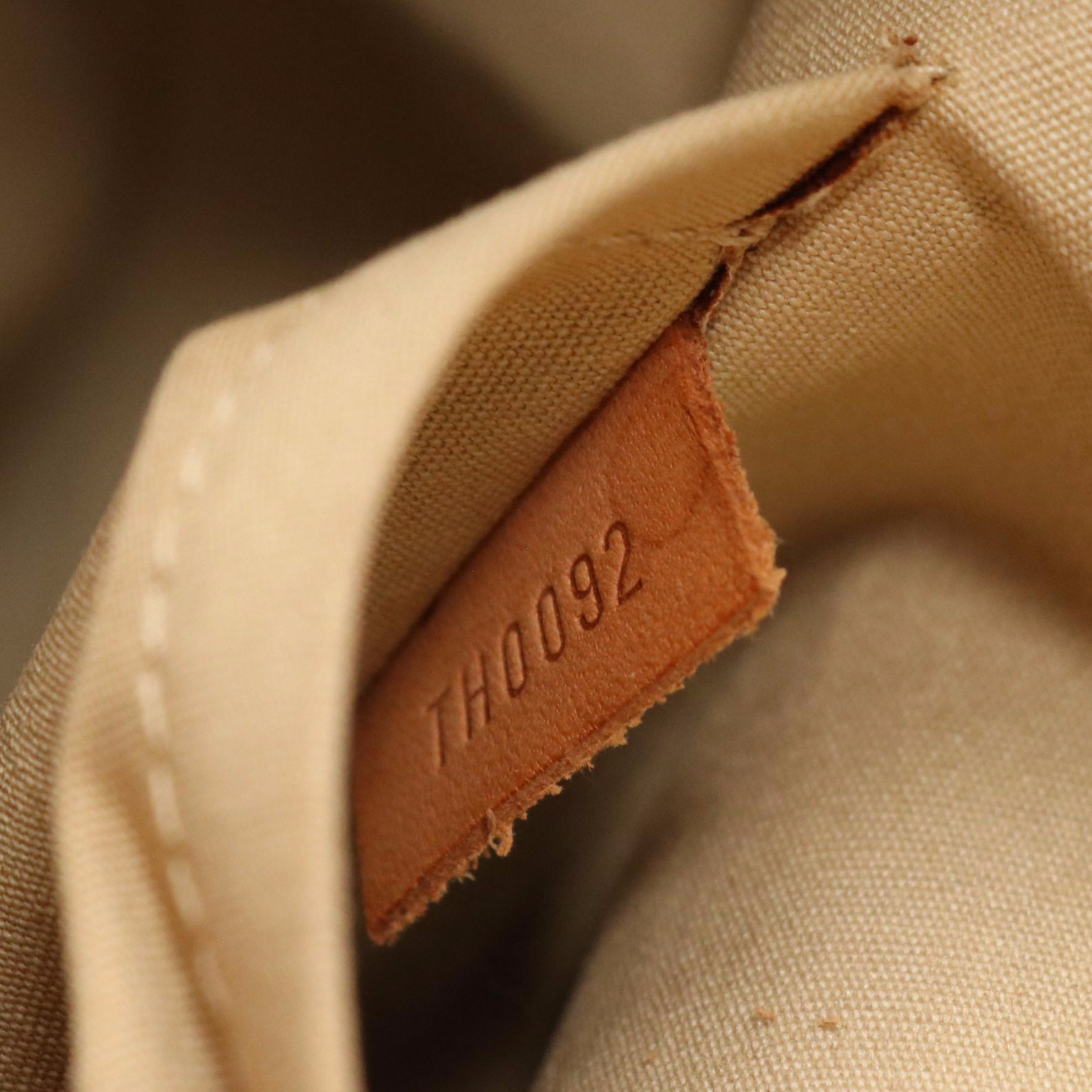 Louis Vuitton Reade MM Top Handle Tote in Vernis and Vachetta Leather