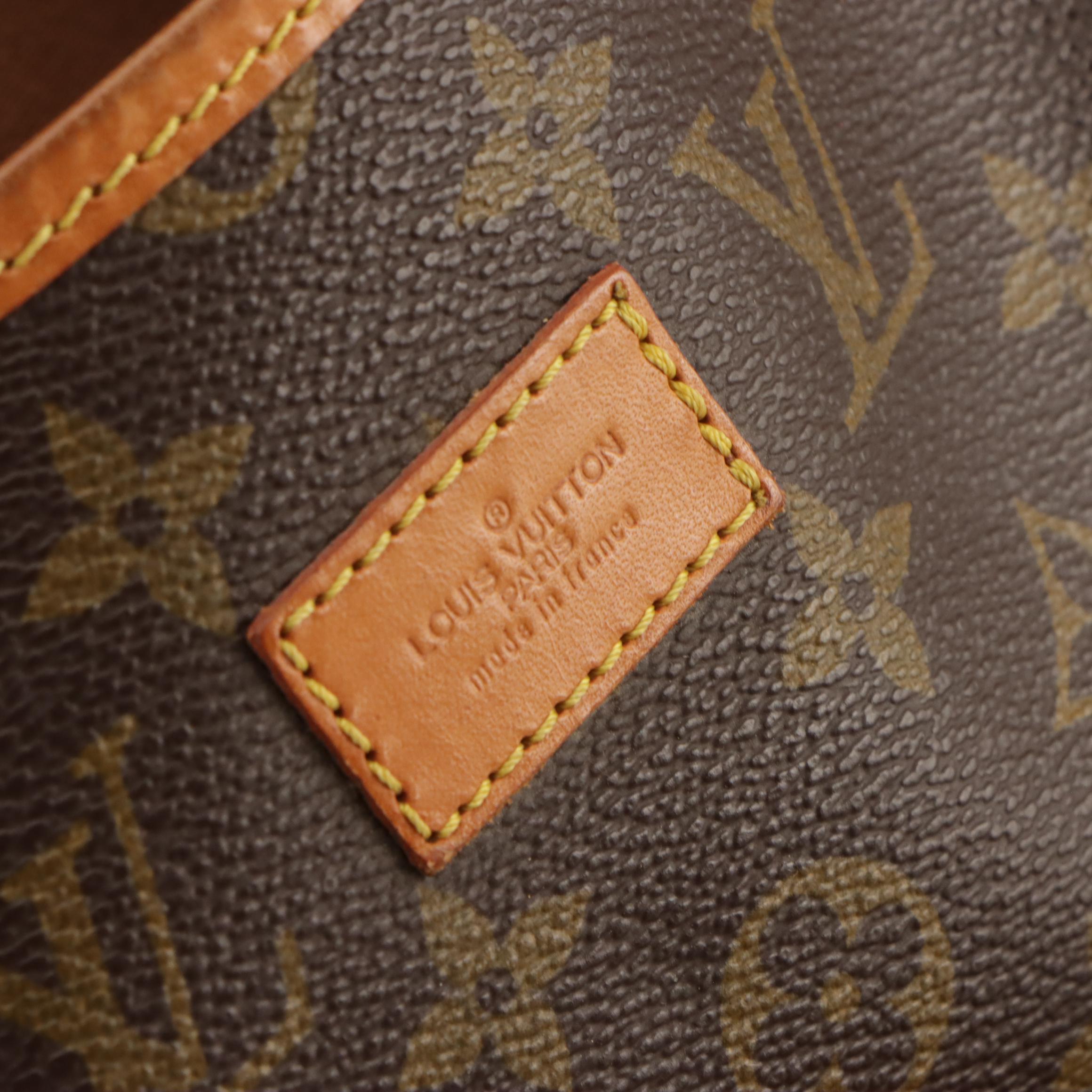 Louis Vuitton Saumur 35 in Monogram Canvas and Vachetta Leather