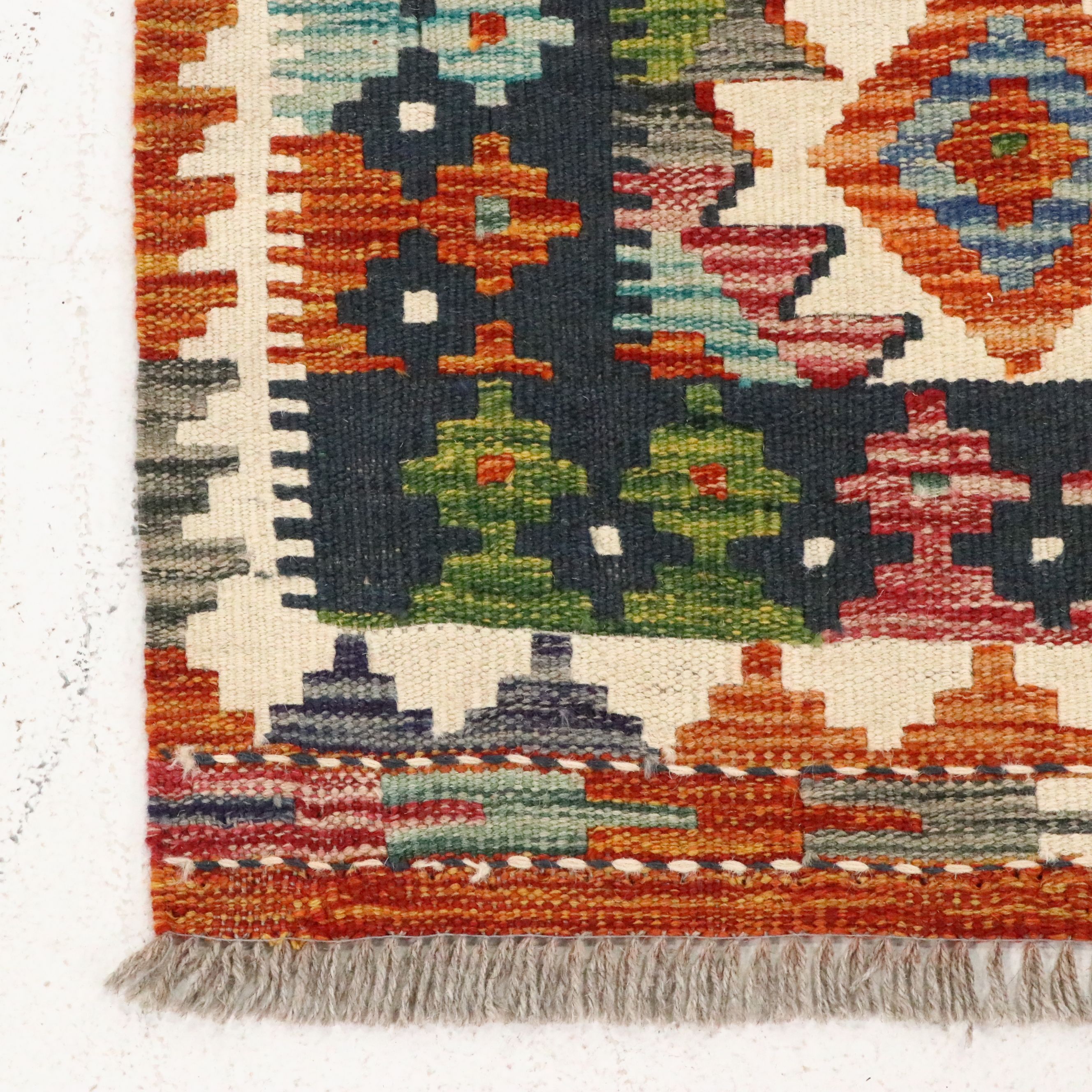 4'9 x 6'8 Handwoven Pakistani Kilim Area Rug