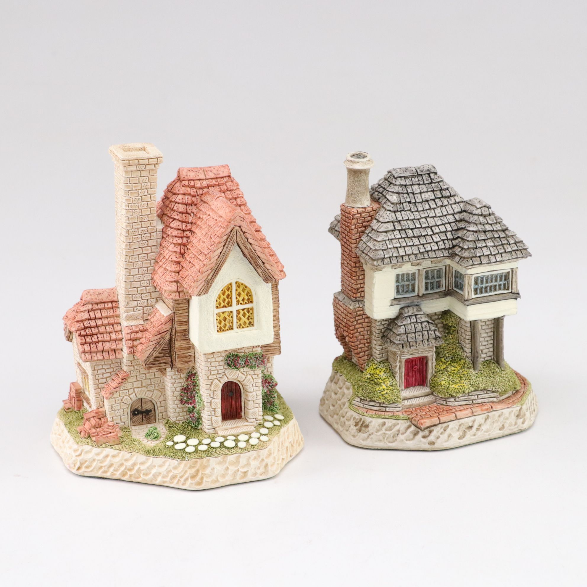 Collection of Five David Winter Cottages Including 1997 "Sextons" & "Mistletoe"