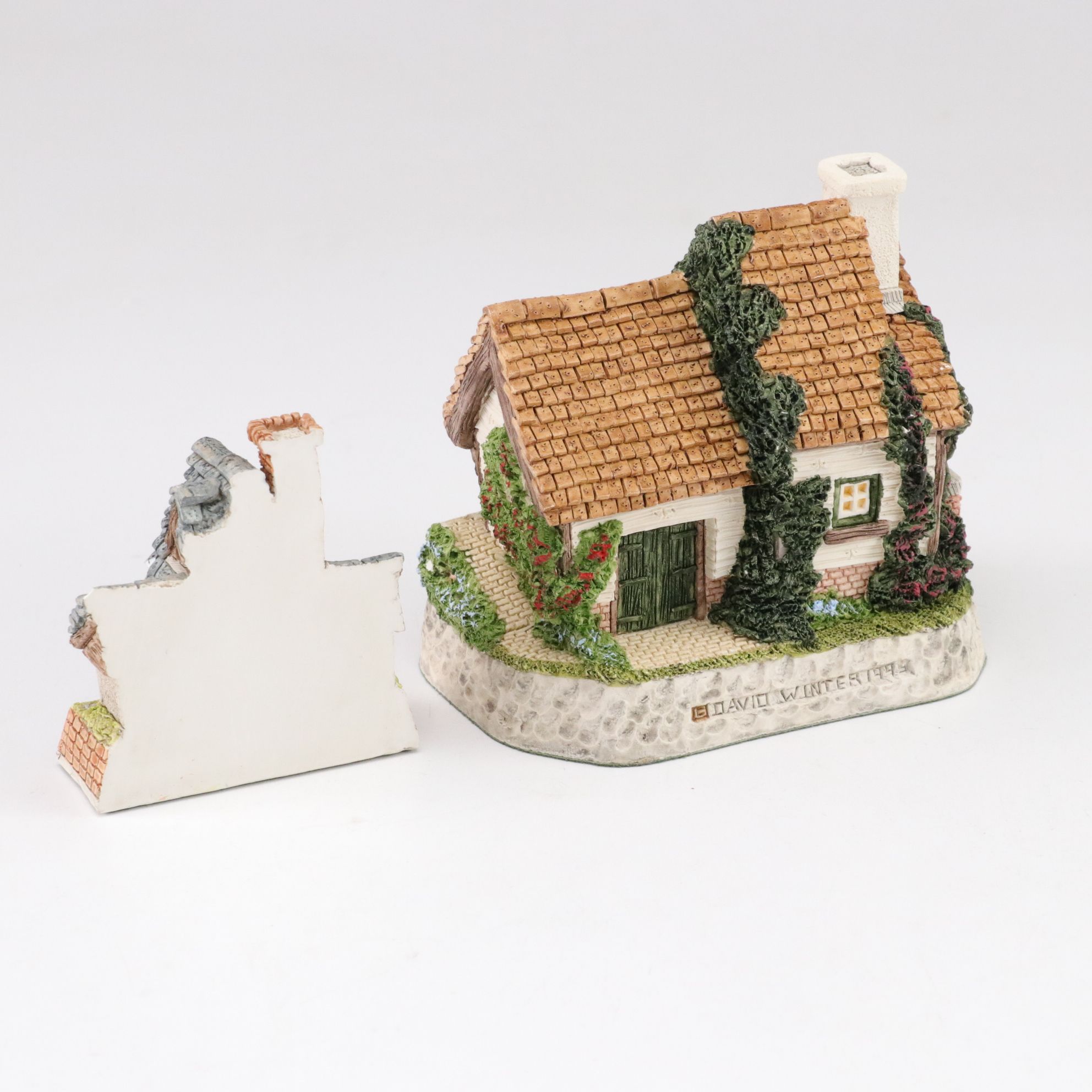 Collection of Five David Winter Cottages Including 1997 "Sextons" & "Mistletoe"