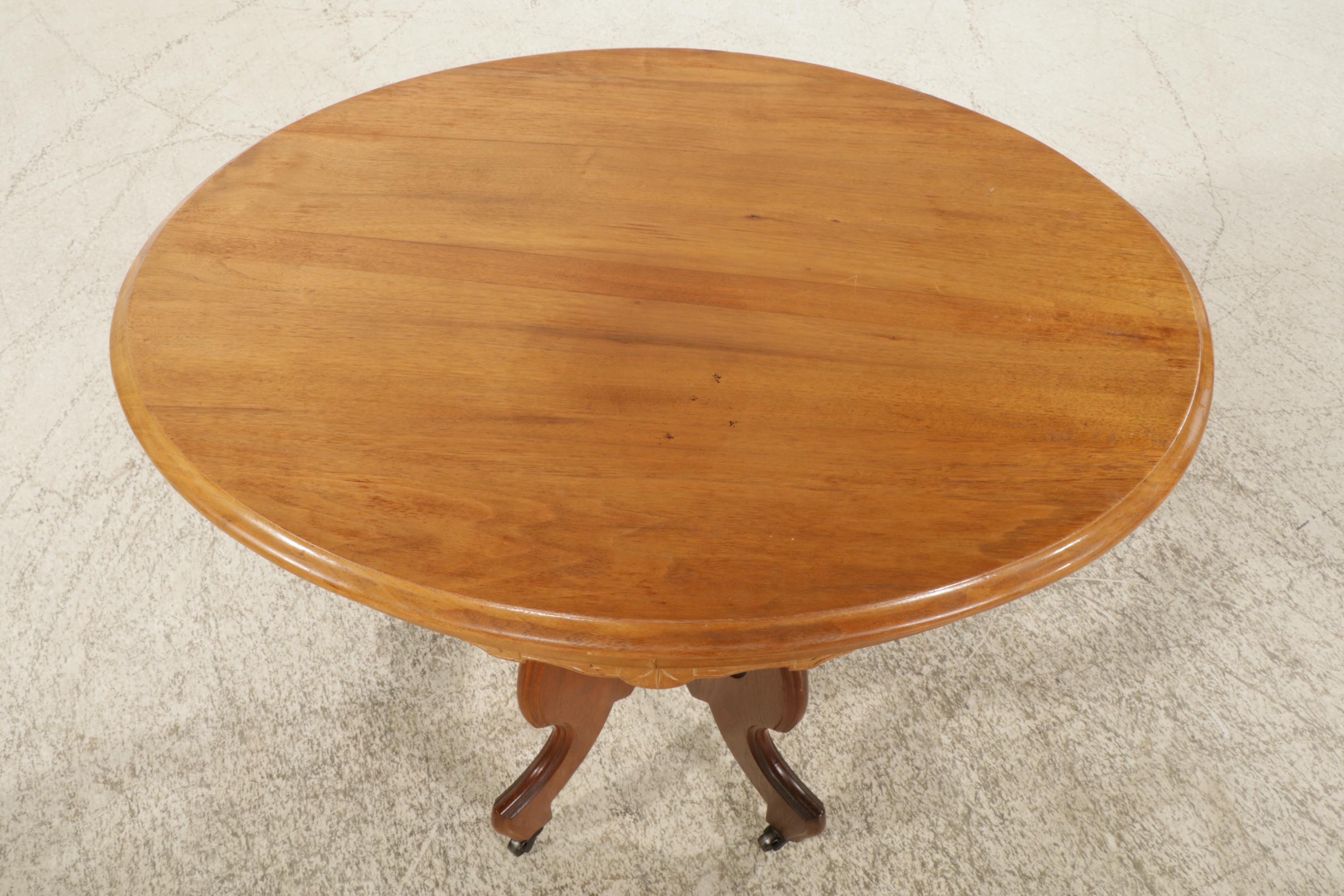 Victorian Walnut Oval Side Table, Late 19th to Early 20th Century