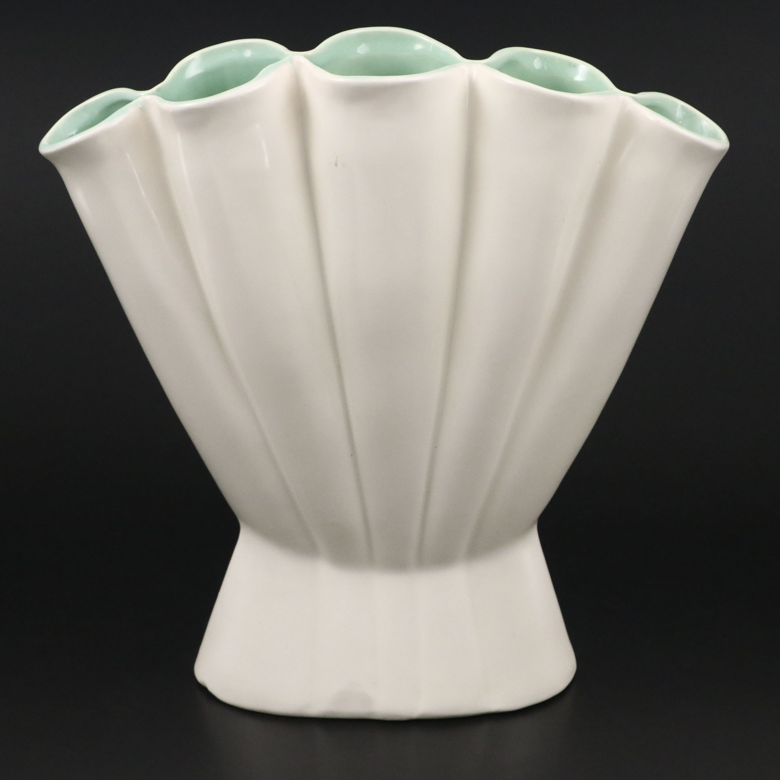 Red Wing Pottery Matte White Gladiolus Vase, Mid-20th Century