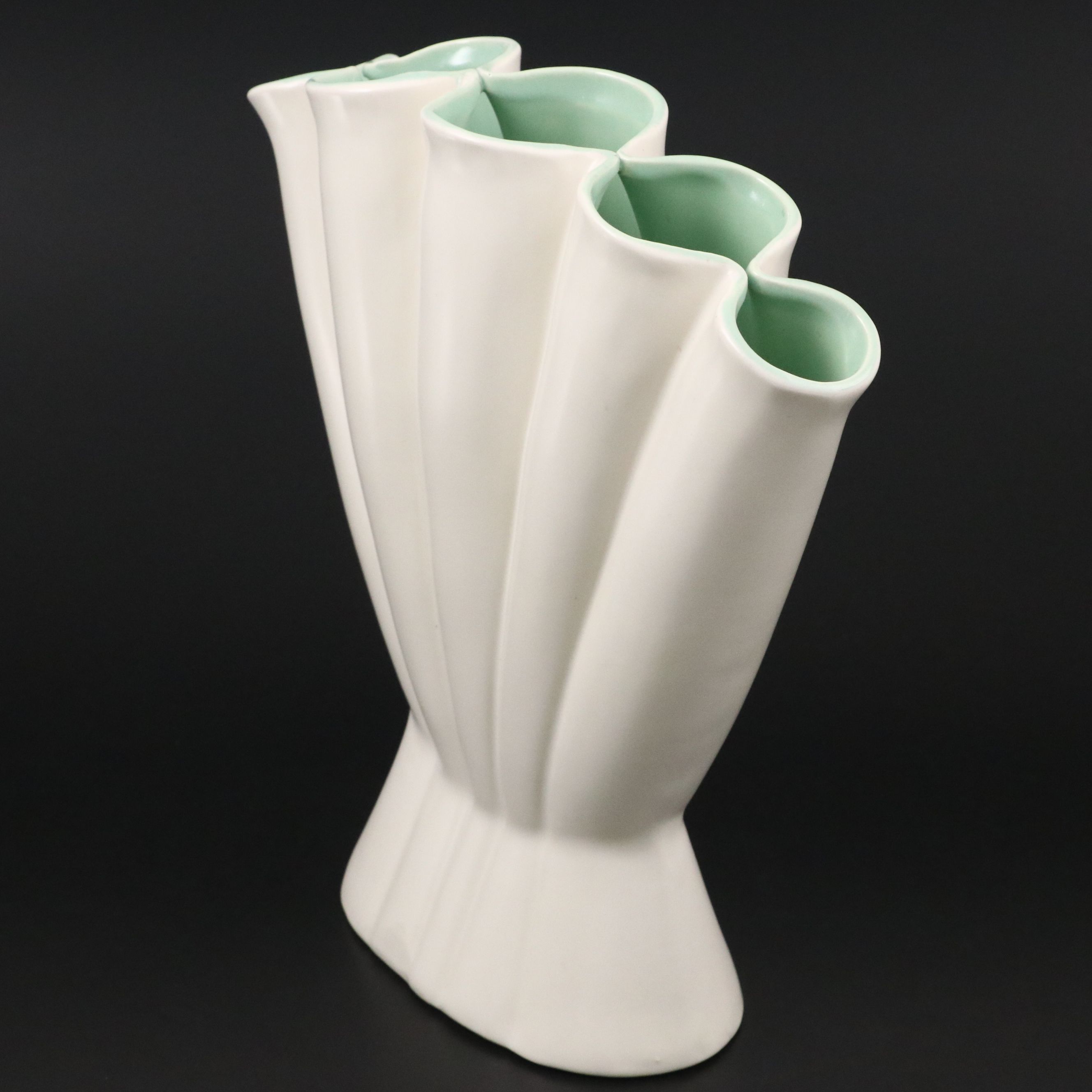 Red Wing Pottery Matte White Gladiolus Vase, Mid-20th Century