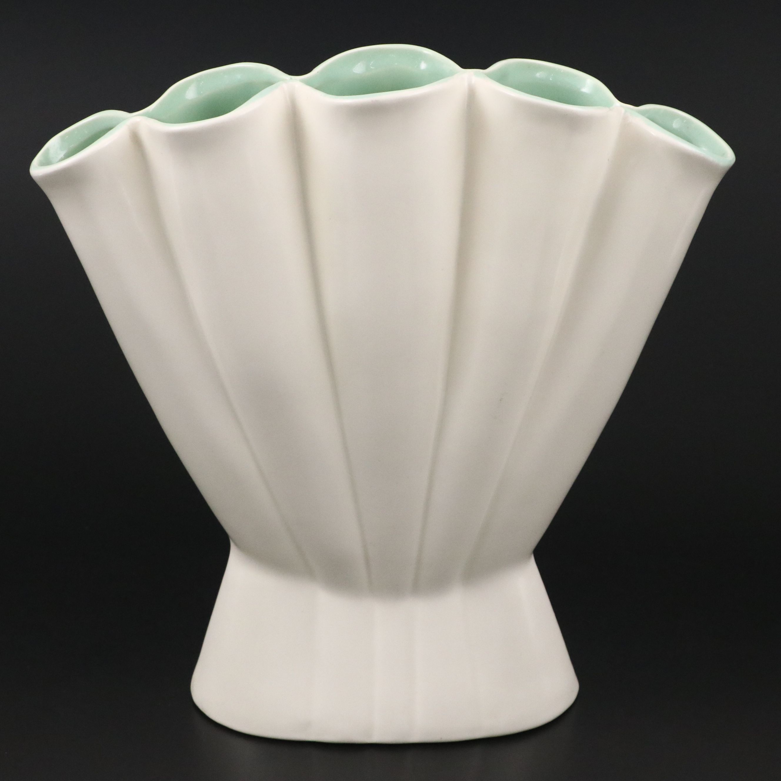 Red Wing Pottery Matte White Gladiolus Vase, Mid-20th Century