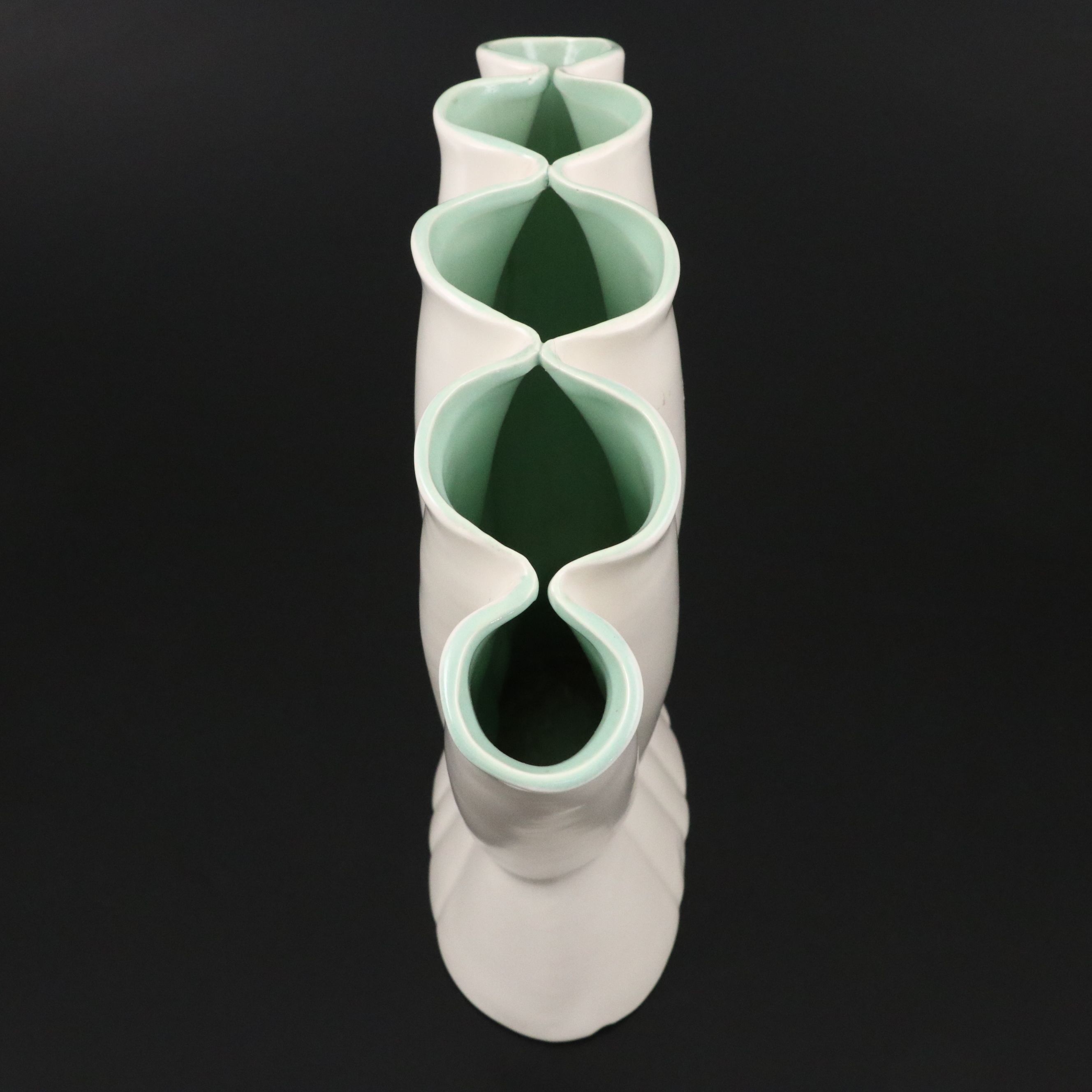 Red Wing Pottery Matte White Gladiolus Vase, Mid-20th Century