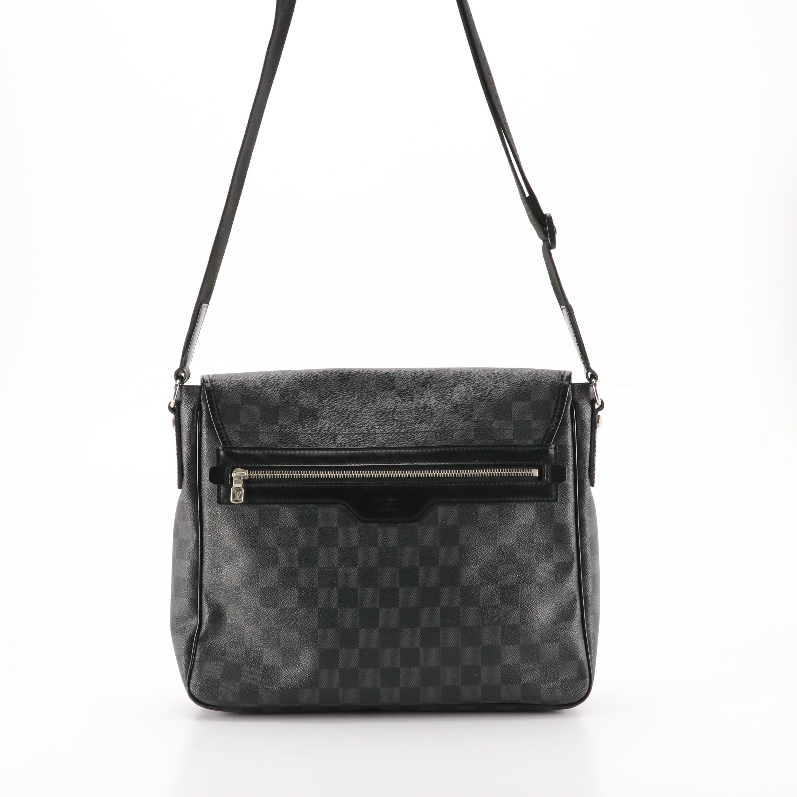 Louis Vuitton Daniel MM Crossbody Messenger Bag in Damier Graphite Canvas