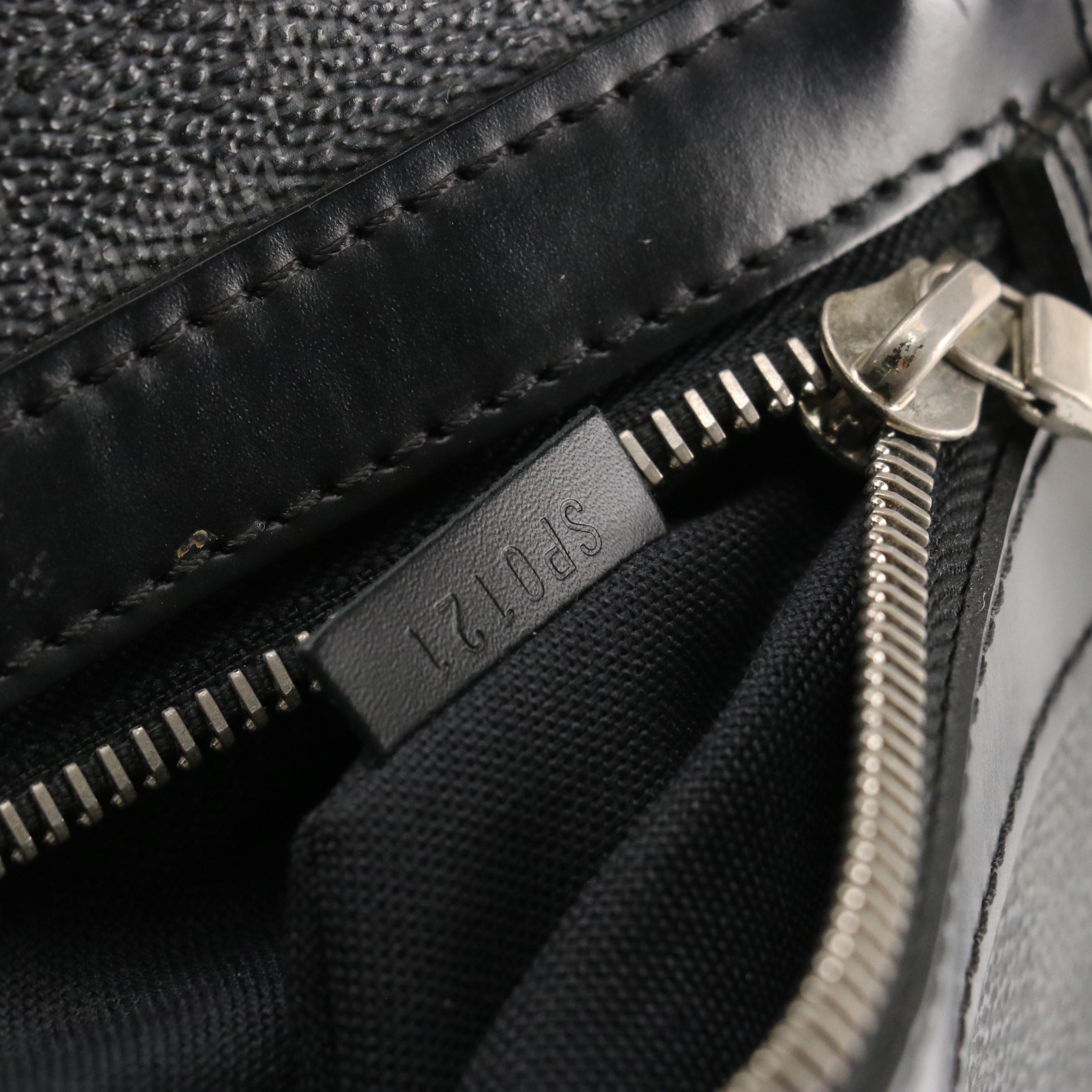 Louis Vuitton Daniel MM Crossbody Messenger Bag in Damier Graphite Canvas