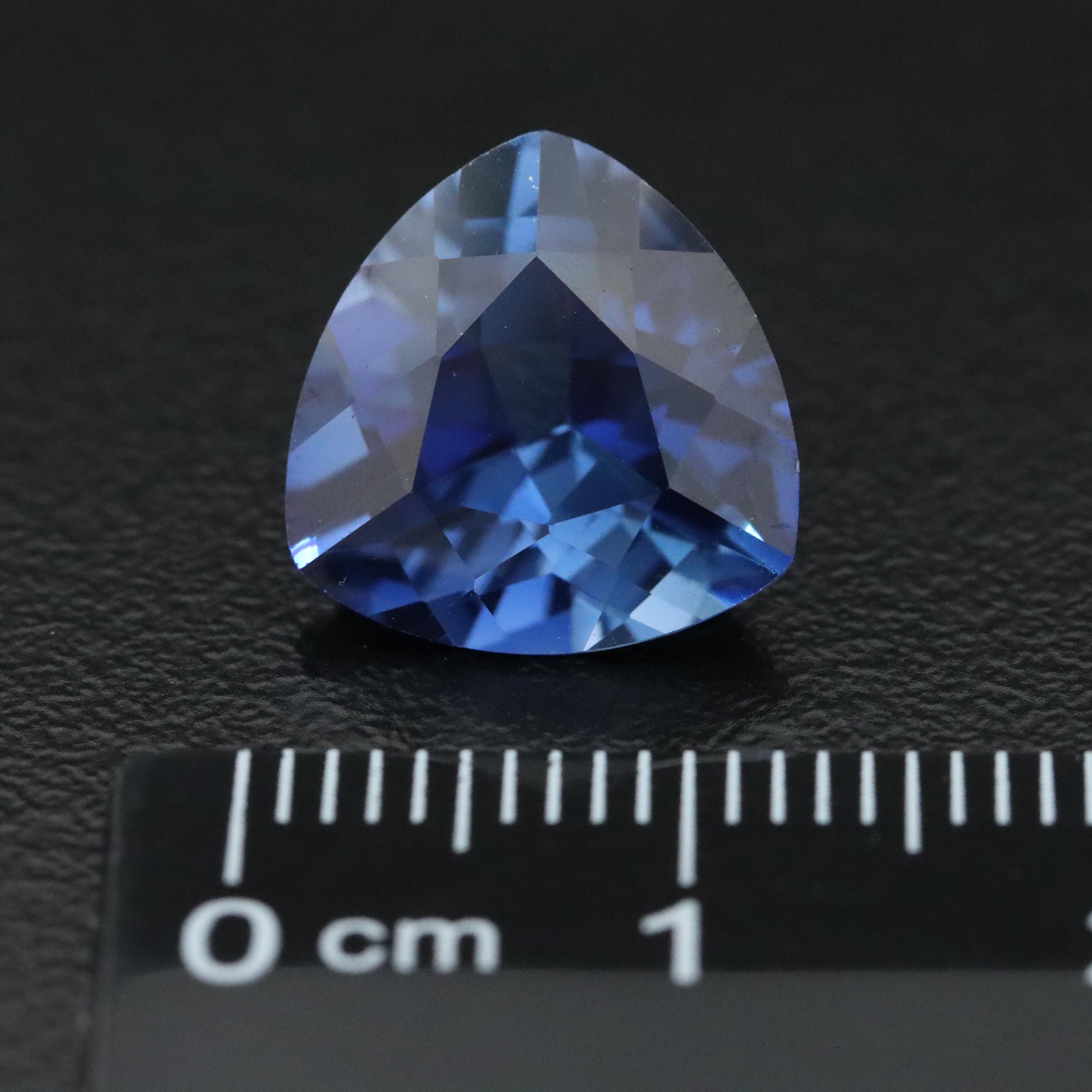 Loose 7.55 CT Lab Grown Sapphire