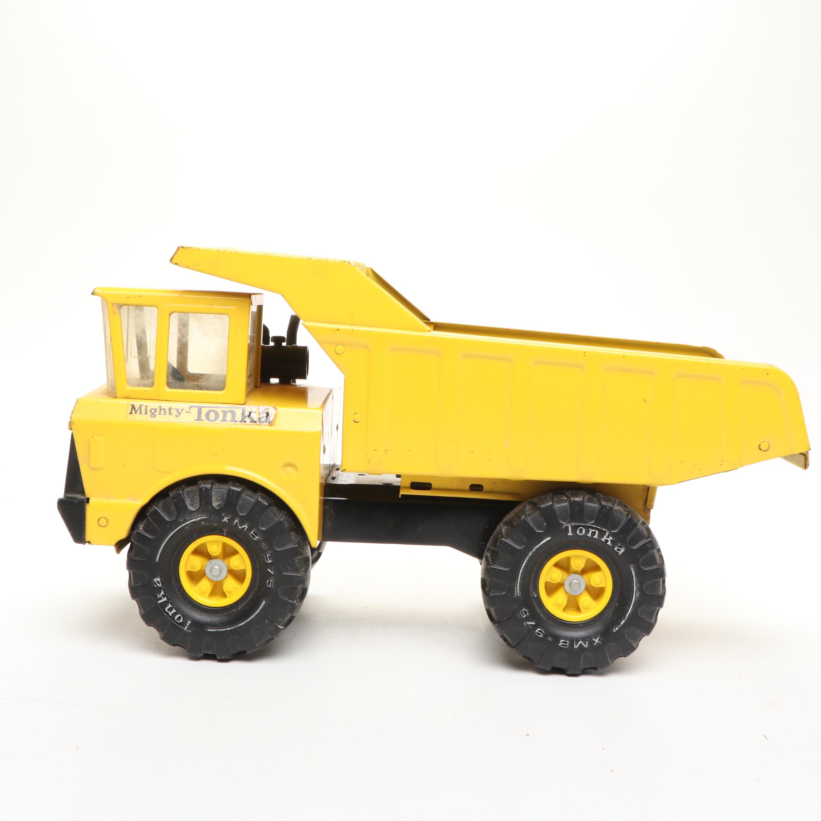 Tonka Pressed Steel Mighty Dump Truck and Crane, Mid to Late 20th Century