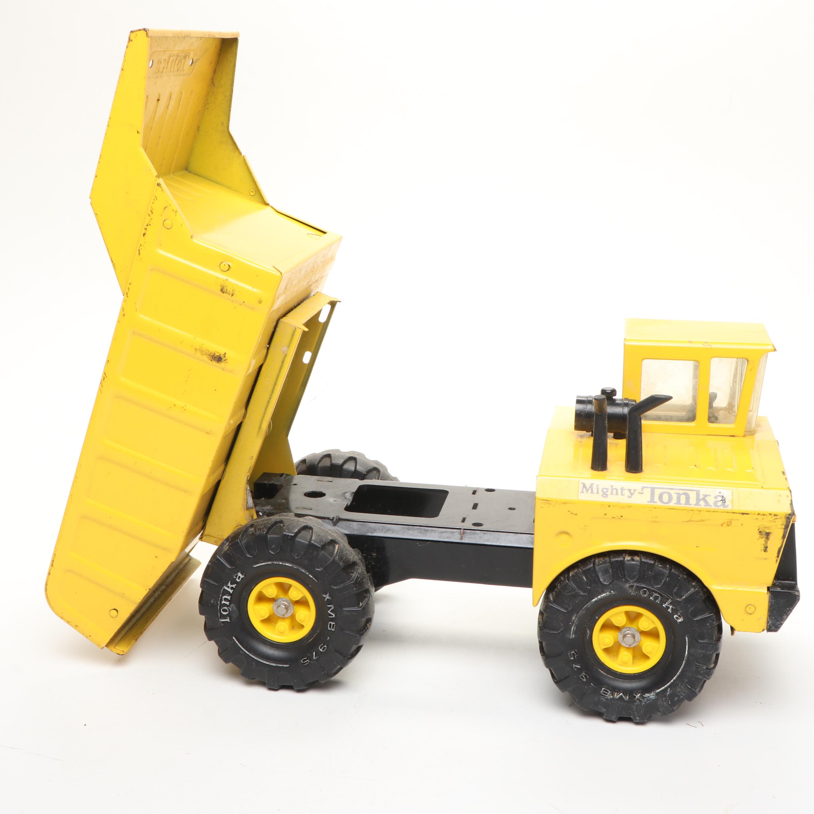Tonka Pressed Steel Mighty Dump Truck and Crane, Mid to Late 20th Century