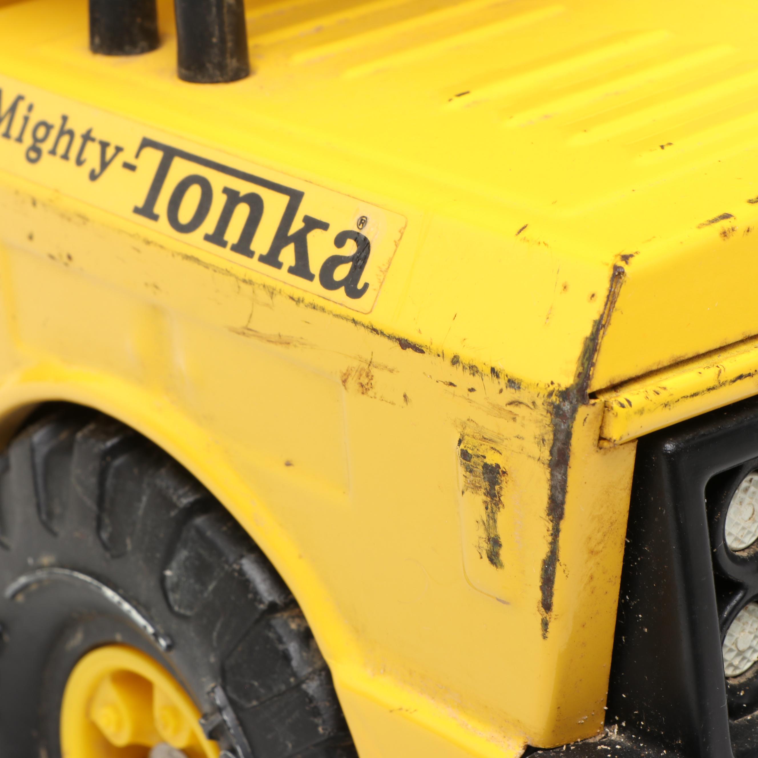 Tonka Pressed Steel Mighty Dump Truck and Crane, Mid to Late 20th Century