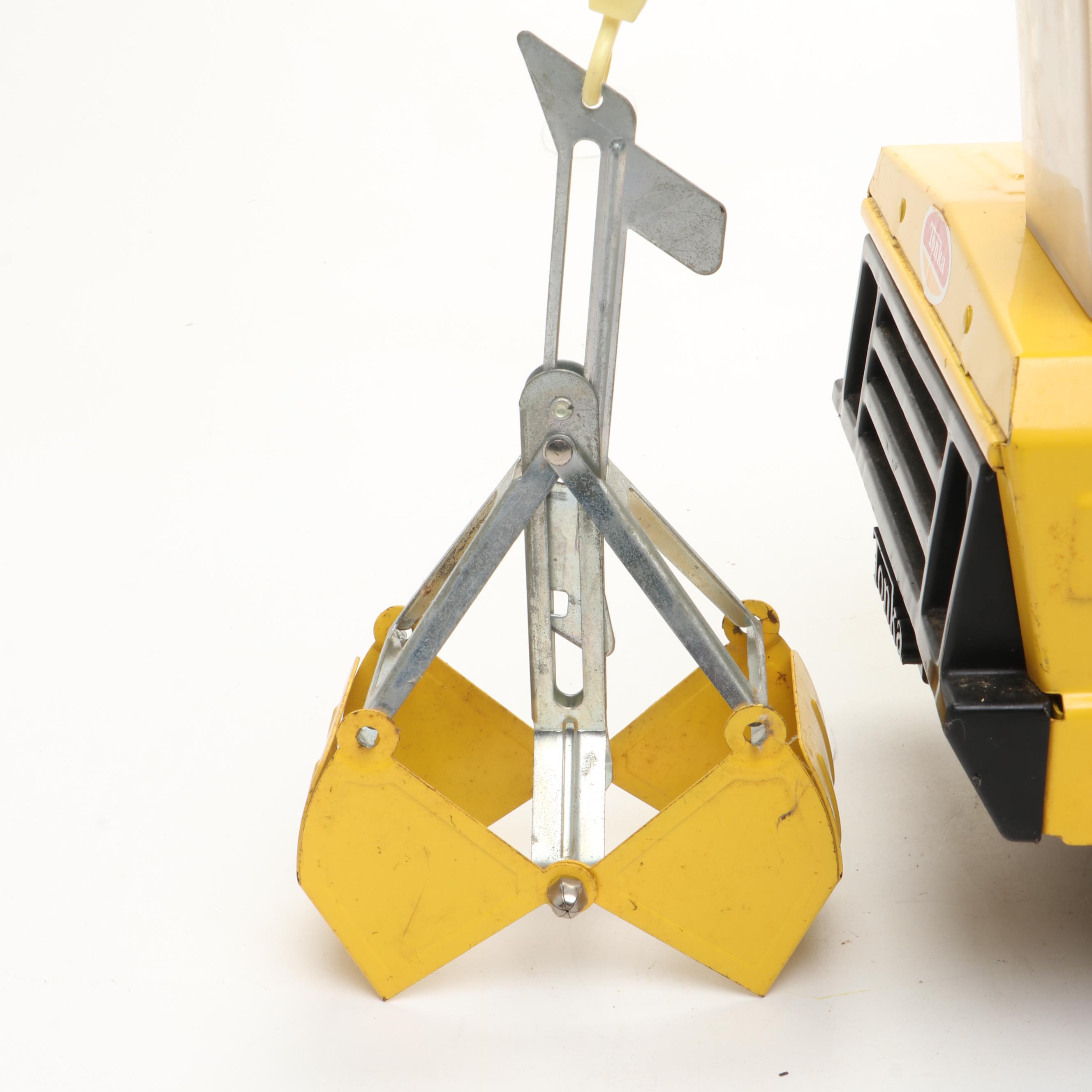 Tonka Pressed Steel Mighty Dump Truck and Crane, Mid to Late 20th Century