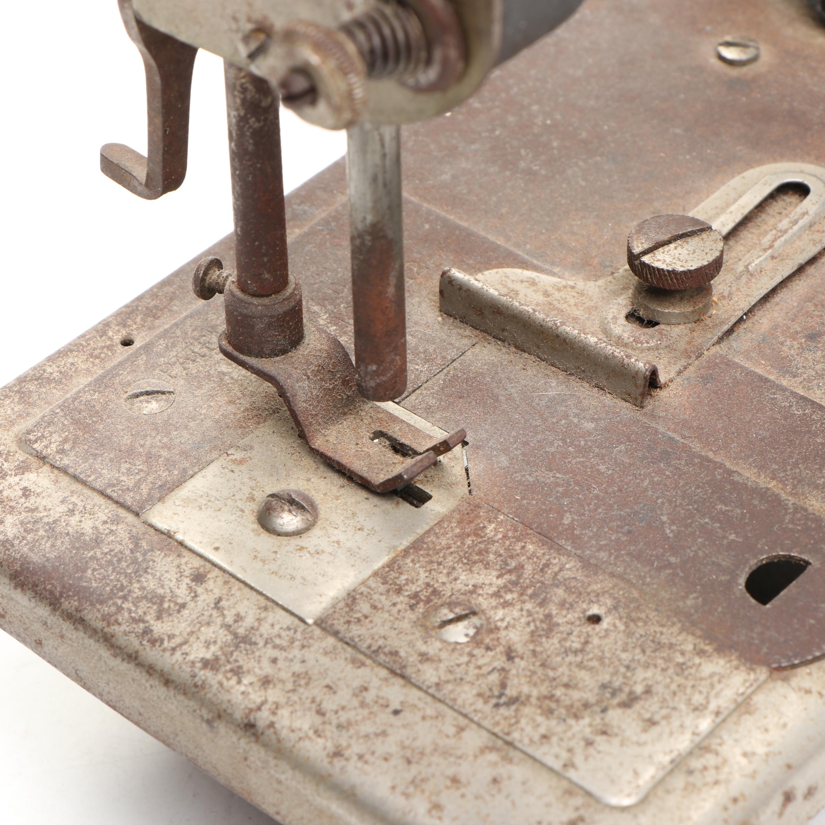 Little Worker Hand Crank Sewing Machine, Late 19th/Early 20th C.