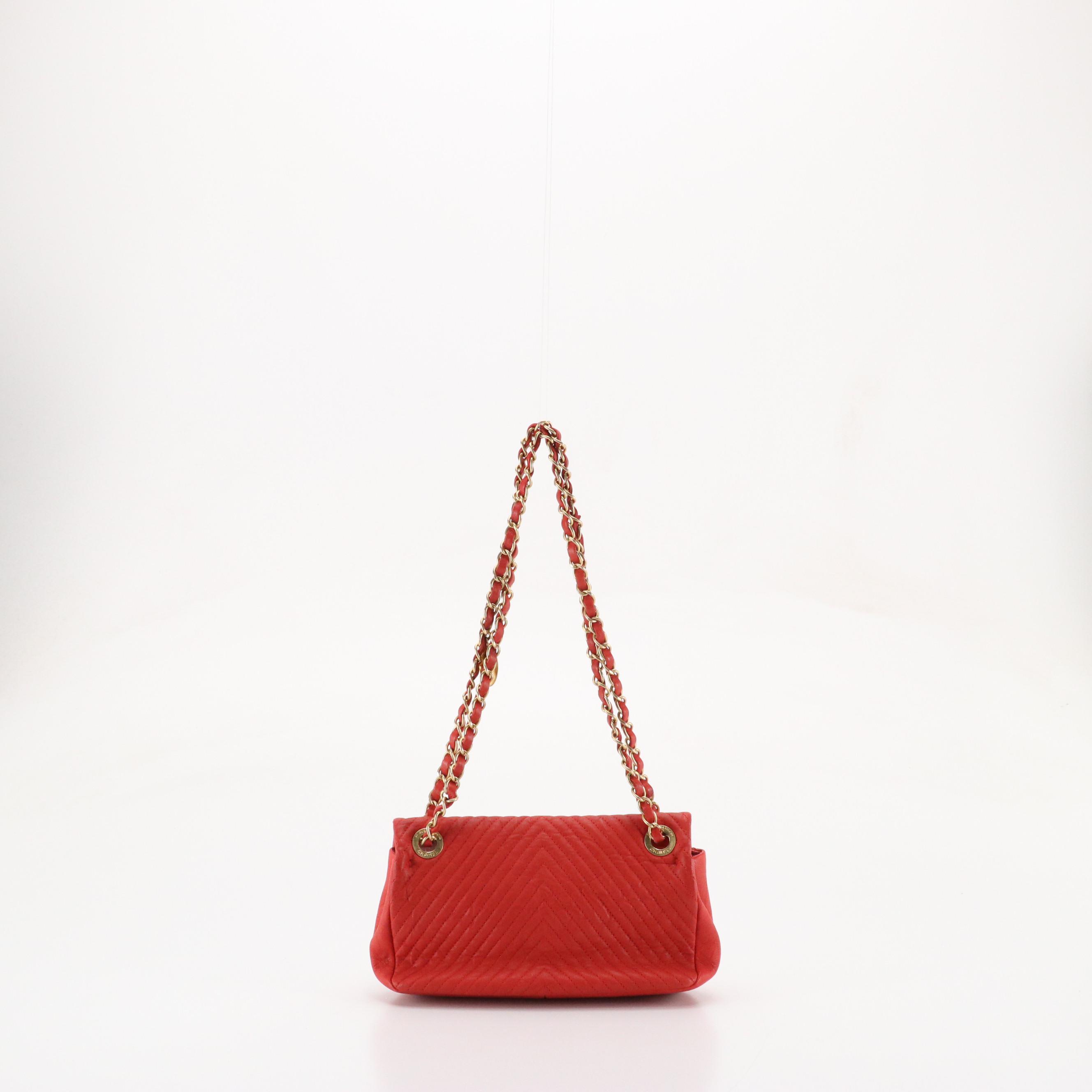 Chanel Surpique Flap Shoulder Bag in Red Wrinkled Chevron Calfskin Leather