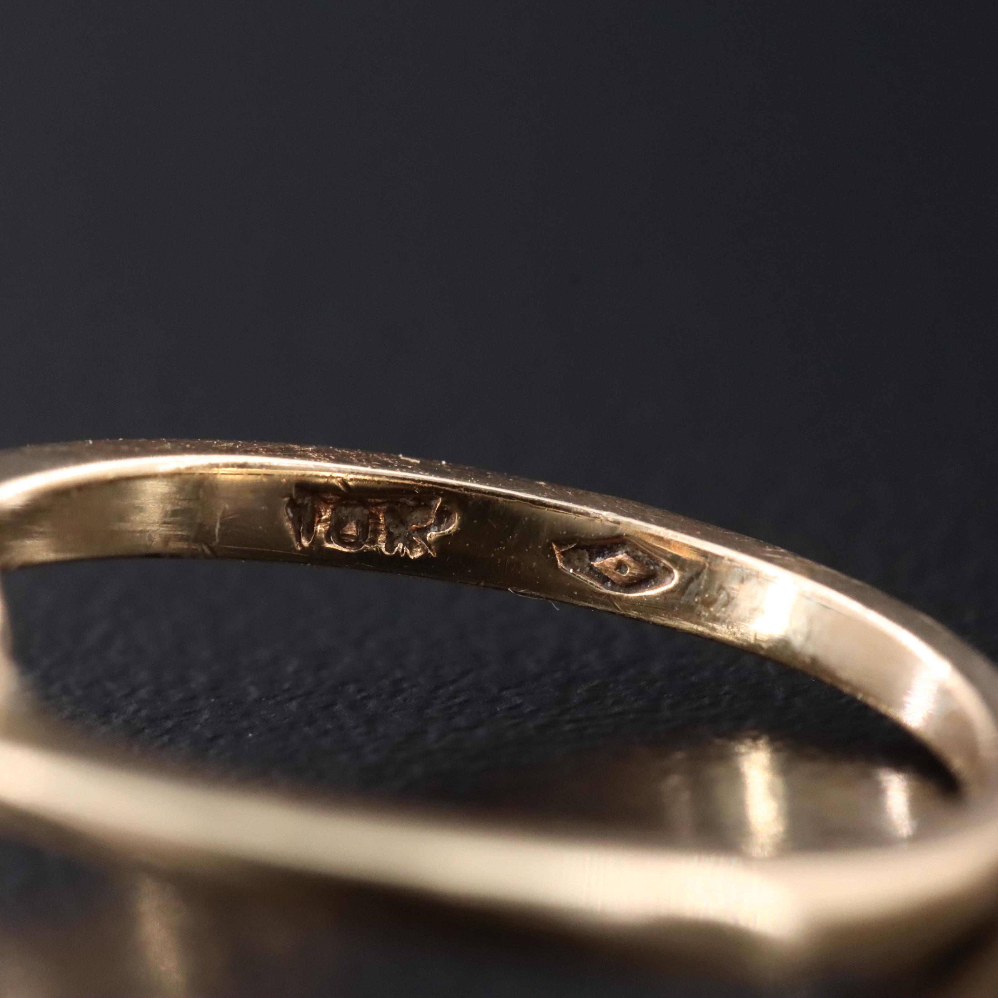 10K 0.06 CTW Diamond Horseshoe Ring