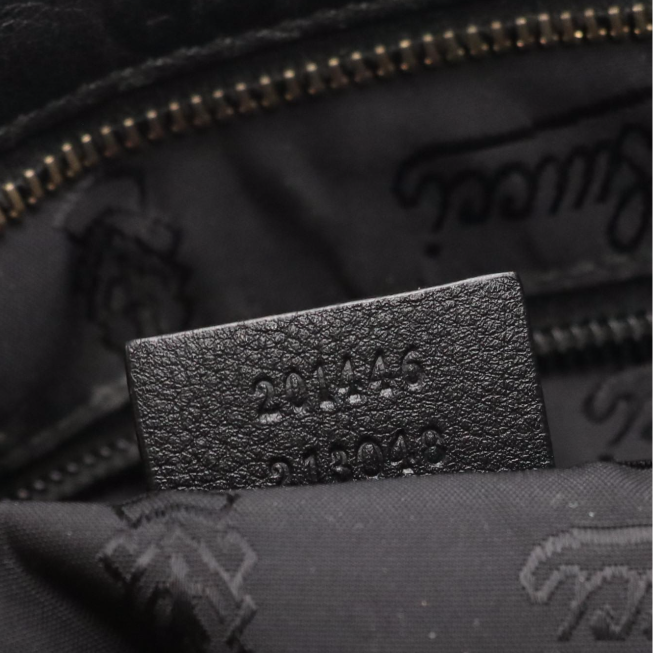 Gucci Zippered Crossbody Messenger Bag in Black Guccissima Calfskin Leather