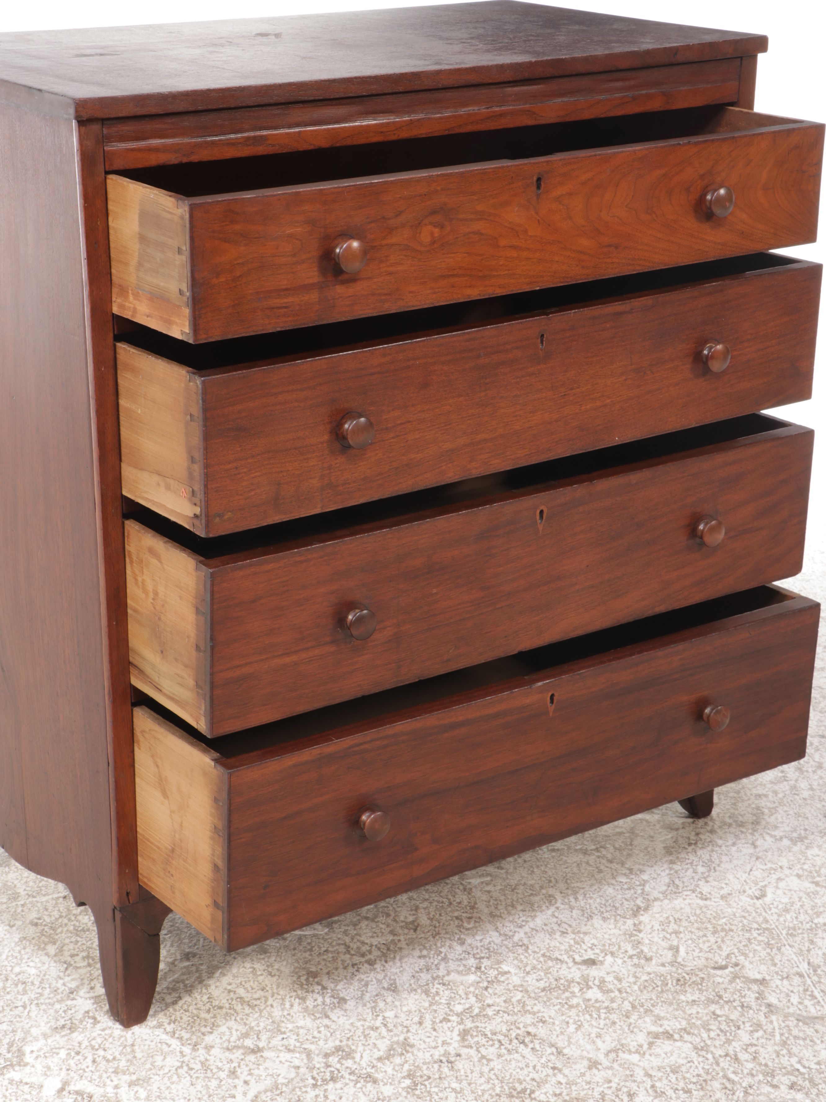 Federal Style Walnut Chest of Drawers, Early 19th Century