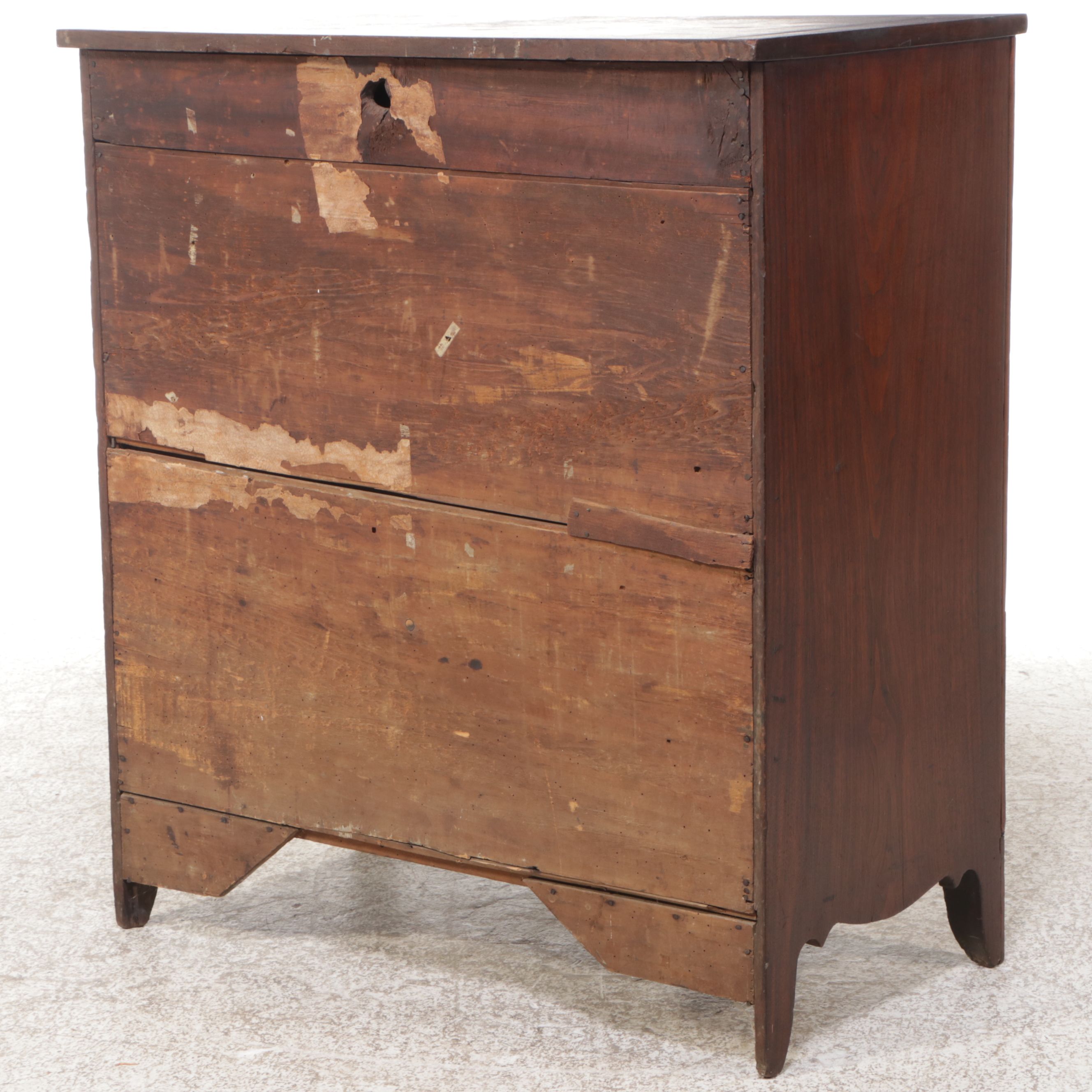 Federal Style Walnut Chest of Drawers, Early 19th Century