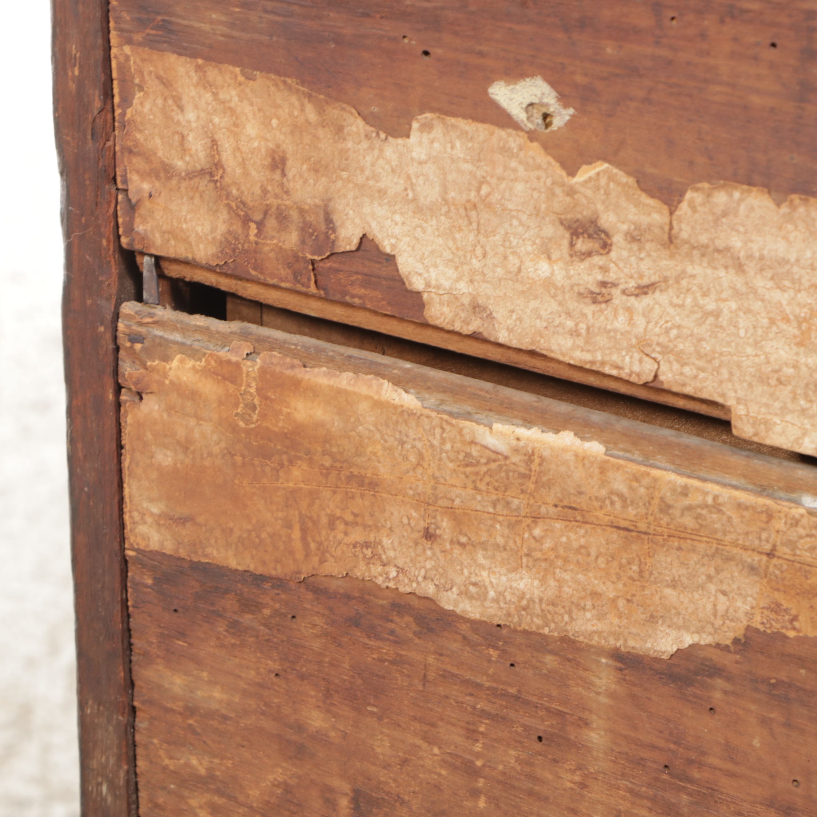 Federal Style Walnut Chest of Drawers, Early 19th Century