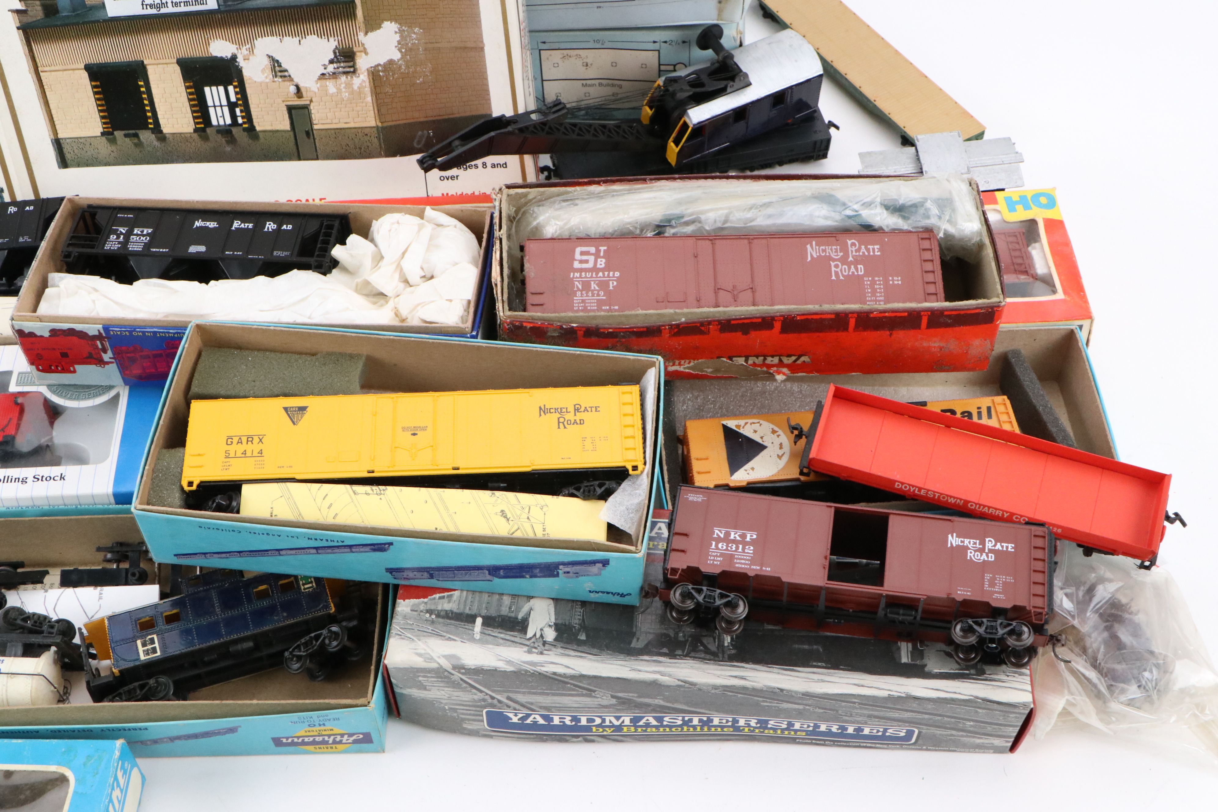 Life-Like Trains and Other HO Scale Train Cars, Late 20th Century