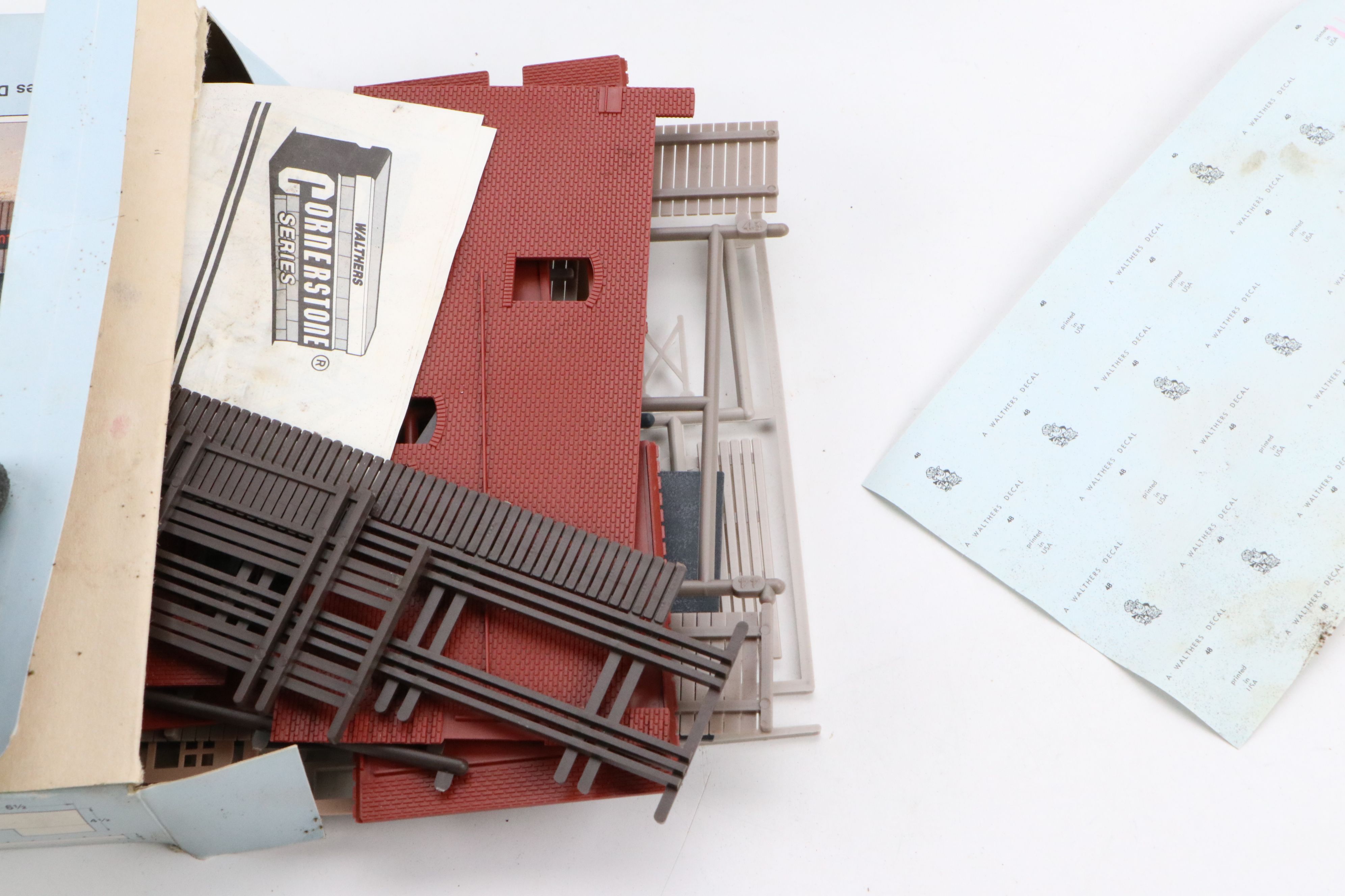 Life-Like Trains and Other HO Scale Train Cars, Late 20th Century