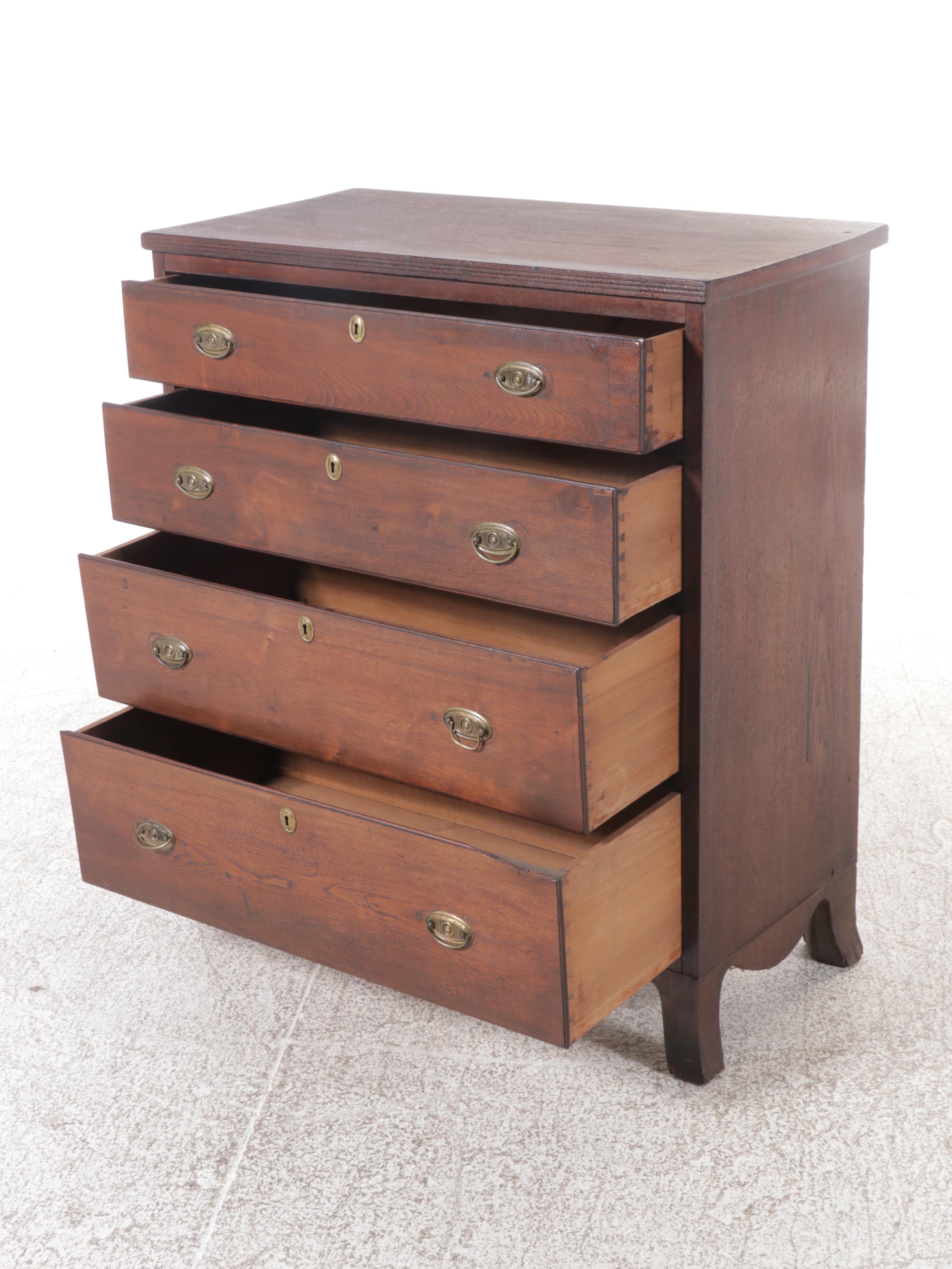 Walnut Hepplewhite Chest of Drawers, Early 19th Cetury
