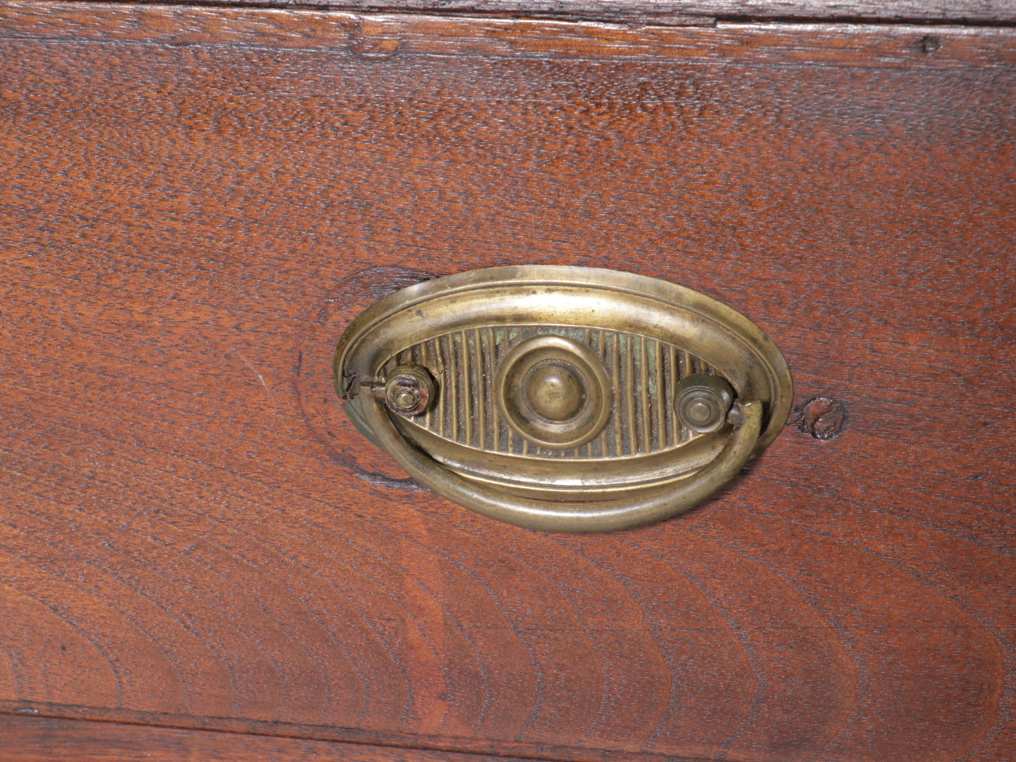Walnut Hepplewhite Chest of Drawers, Early 19th Cetury