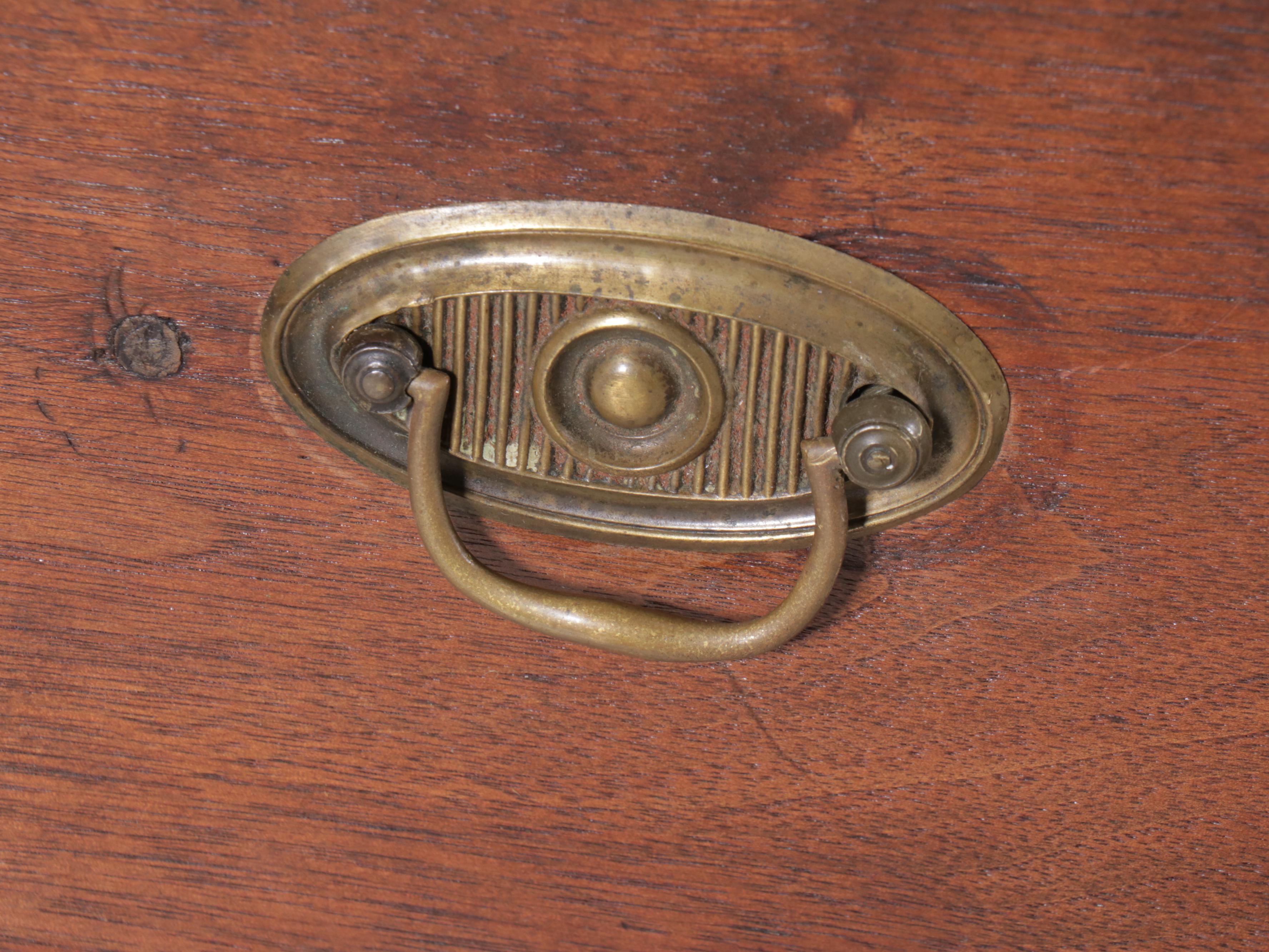 Walnut Hepplewhite Chest of Drawers, Early 19th Cetury