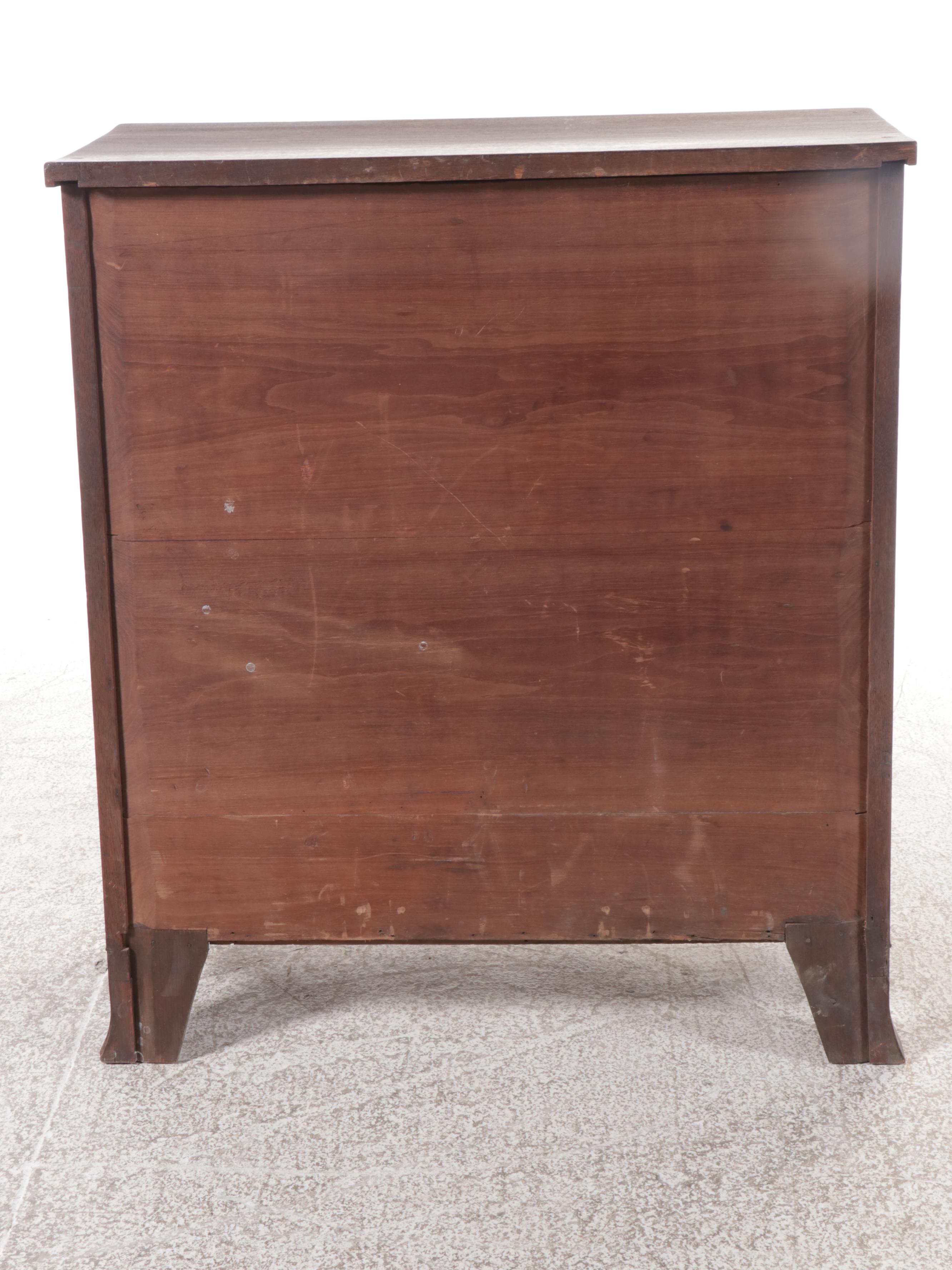 Walnut Hepplewhite Chest of Drawers, Early 19th Cetury