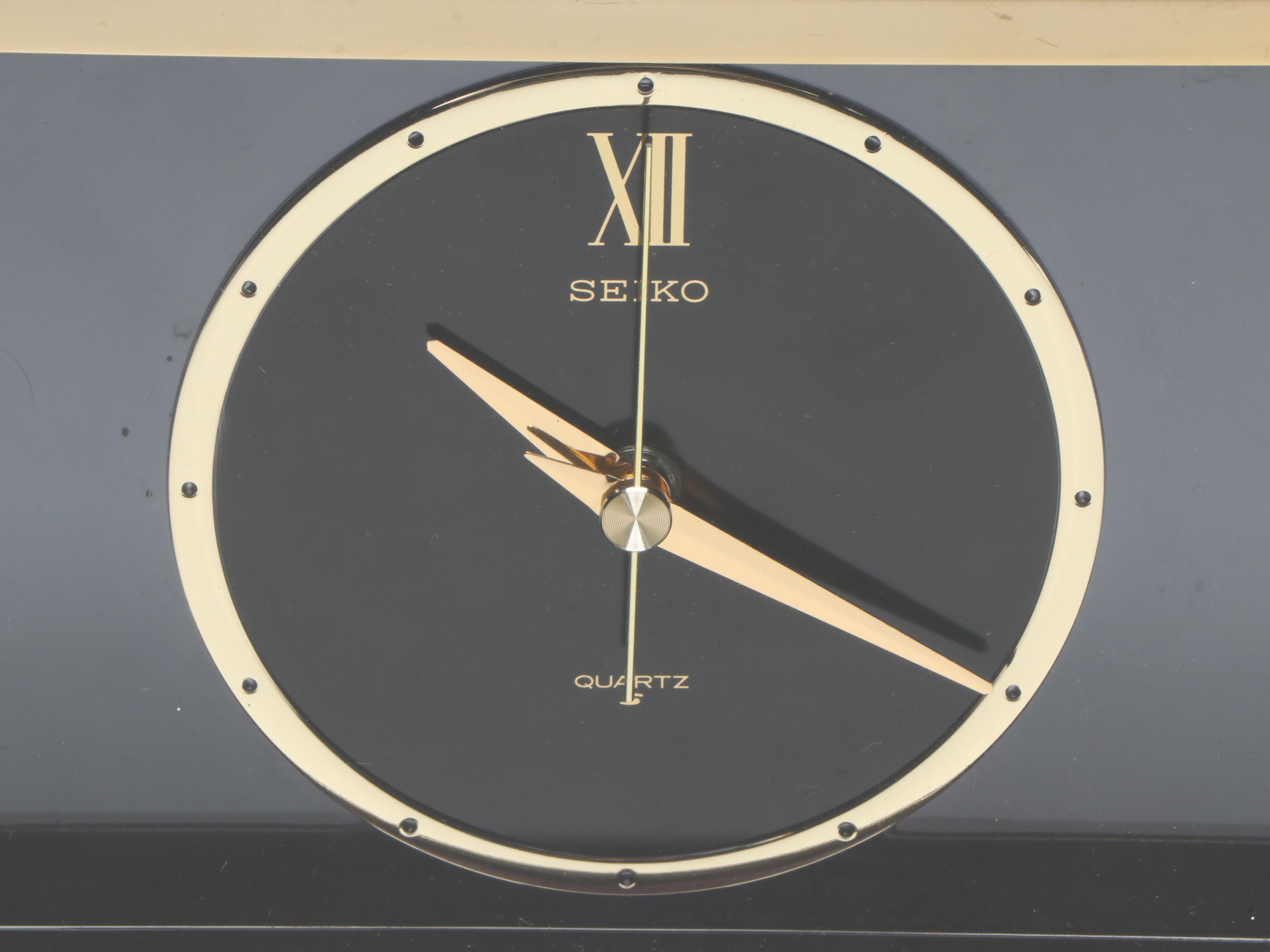 Seiko MCM Quartz Mantel Clock with Wedgwood Bone China Bull and Bear