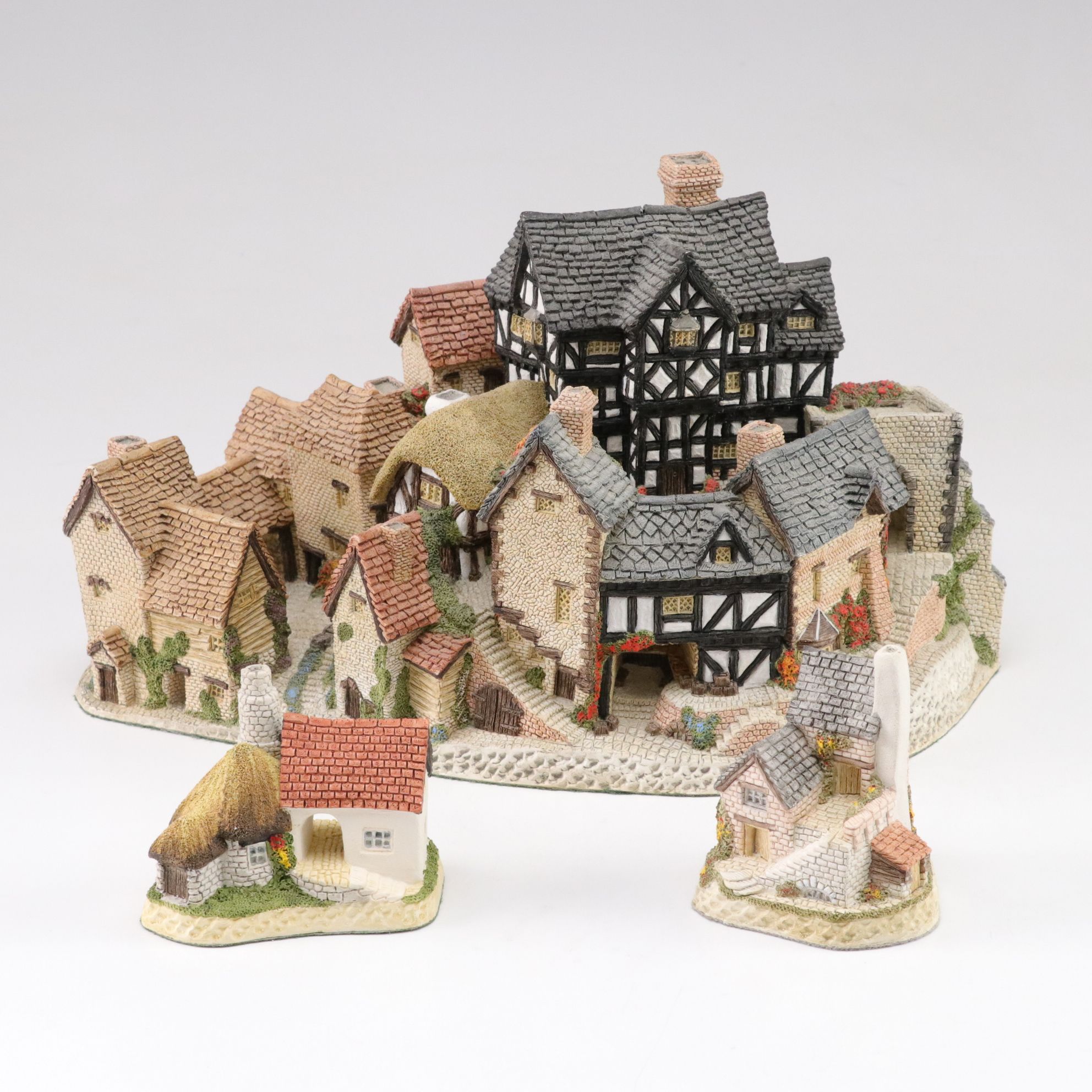 David Winter "The Village" with "The Pottery" and "The Cobbler" Cottages