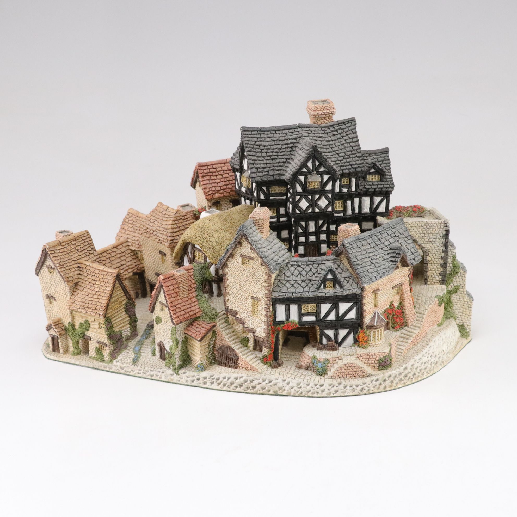 David Winter "The Village" with "The Pottery" and "The Cobbler" Cottages