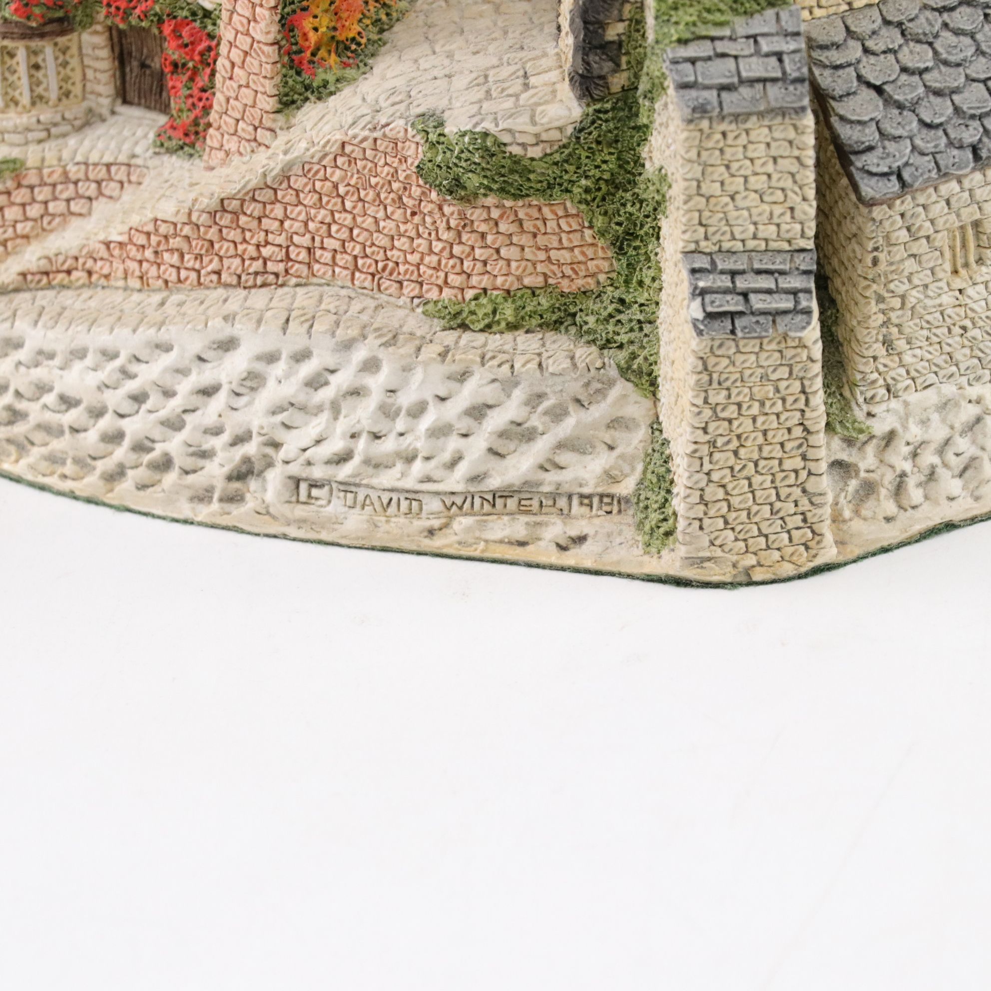 David Winter "The Village" with "The Pottery" and "The Cobbler" Cottages