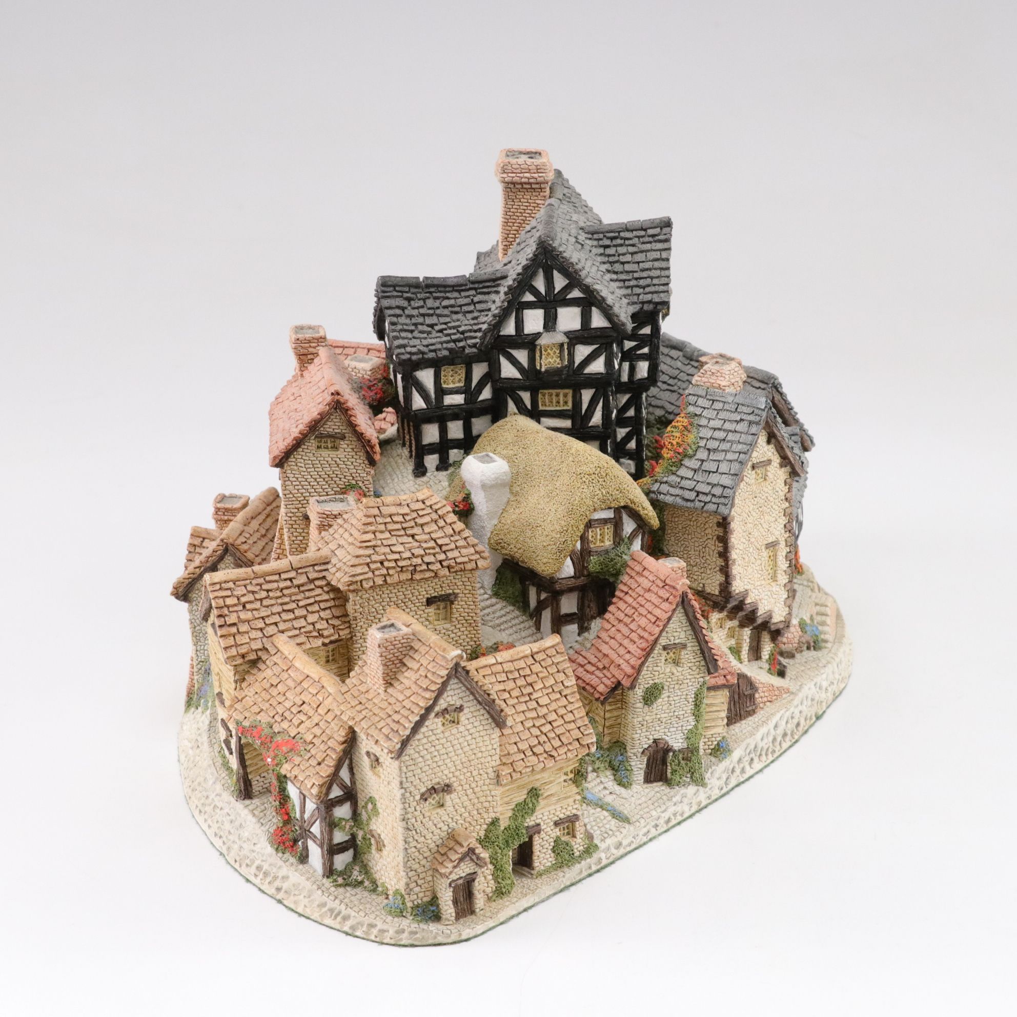 David Winter "The Village" with "The Pottery" and "The Cobbler" Cottages