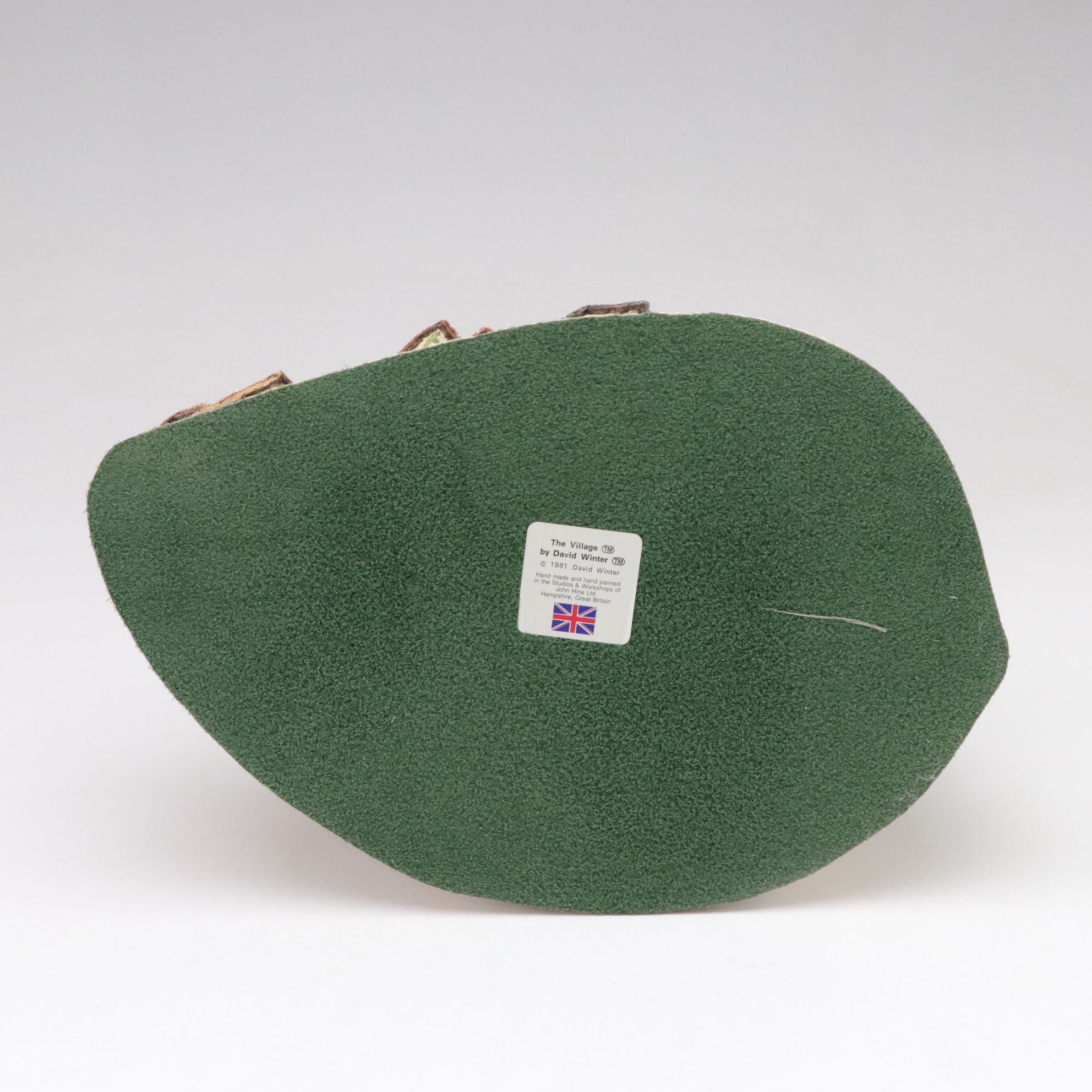 David Winter "The Village" with "The Pottery" and "The Cobbler" Cottages