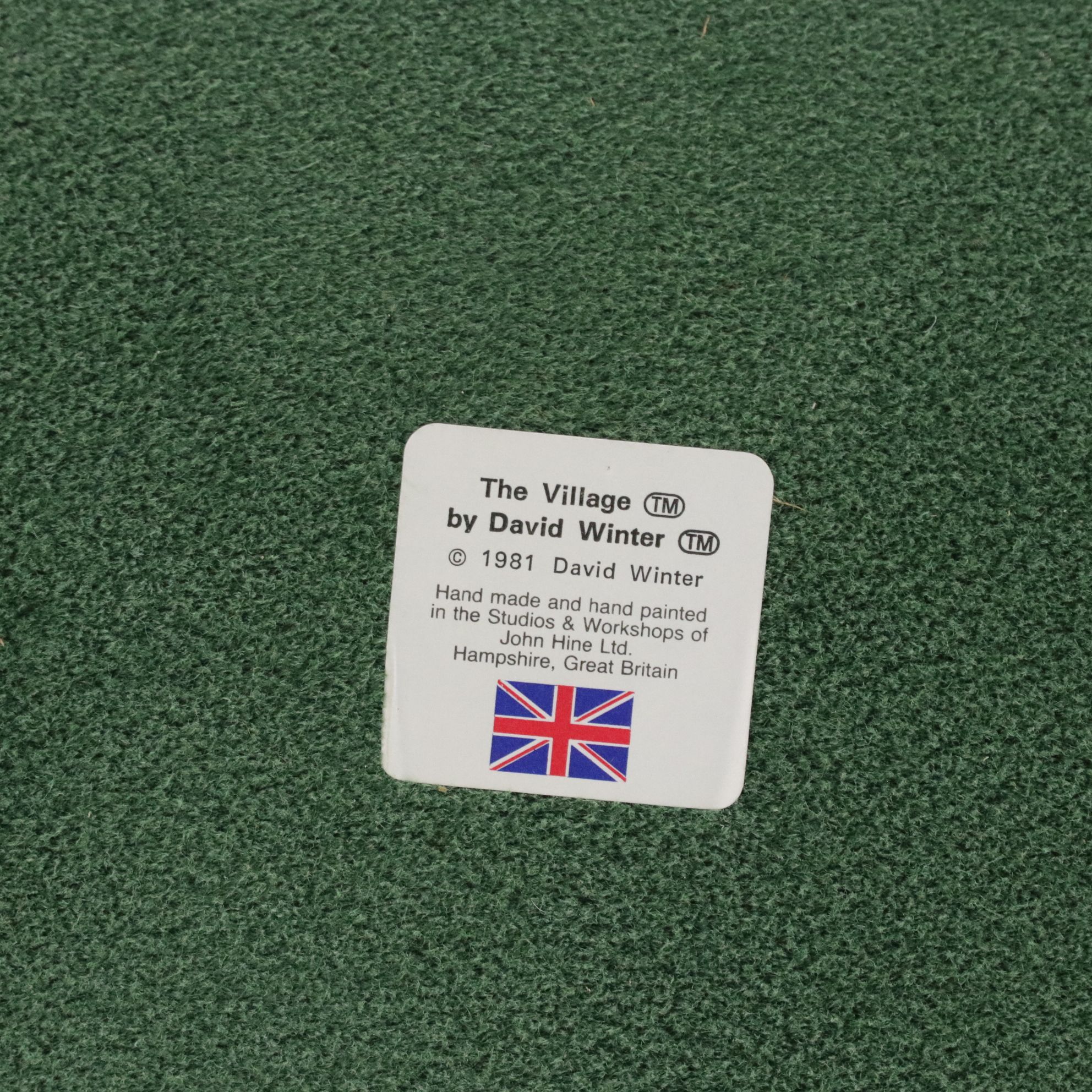 David Winter "The Village" with "The Pottery" and "The Cobbler" Cottages