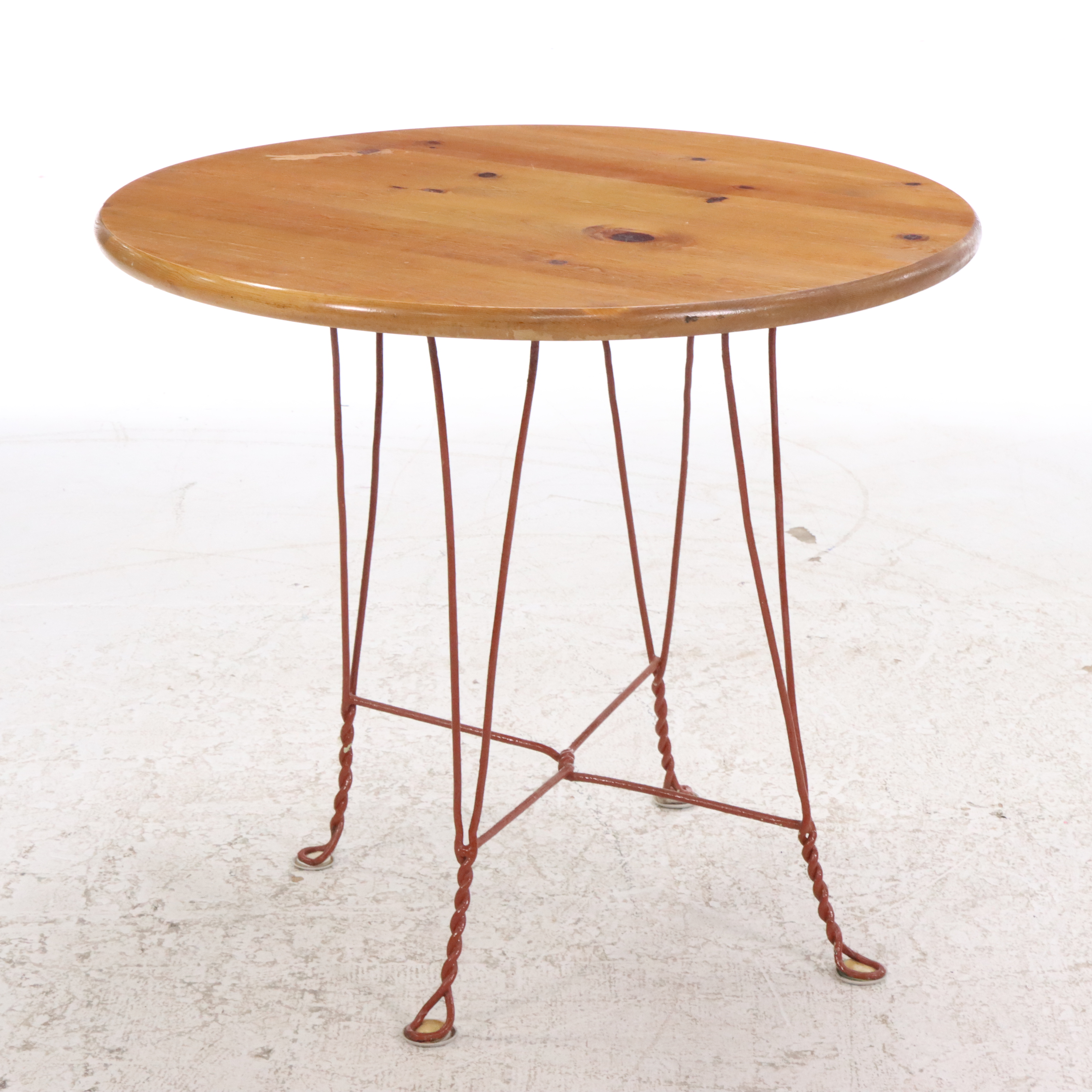 Metal Heart Back Chairs with Bistro Table