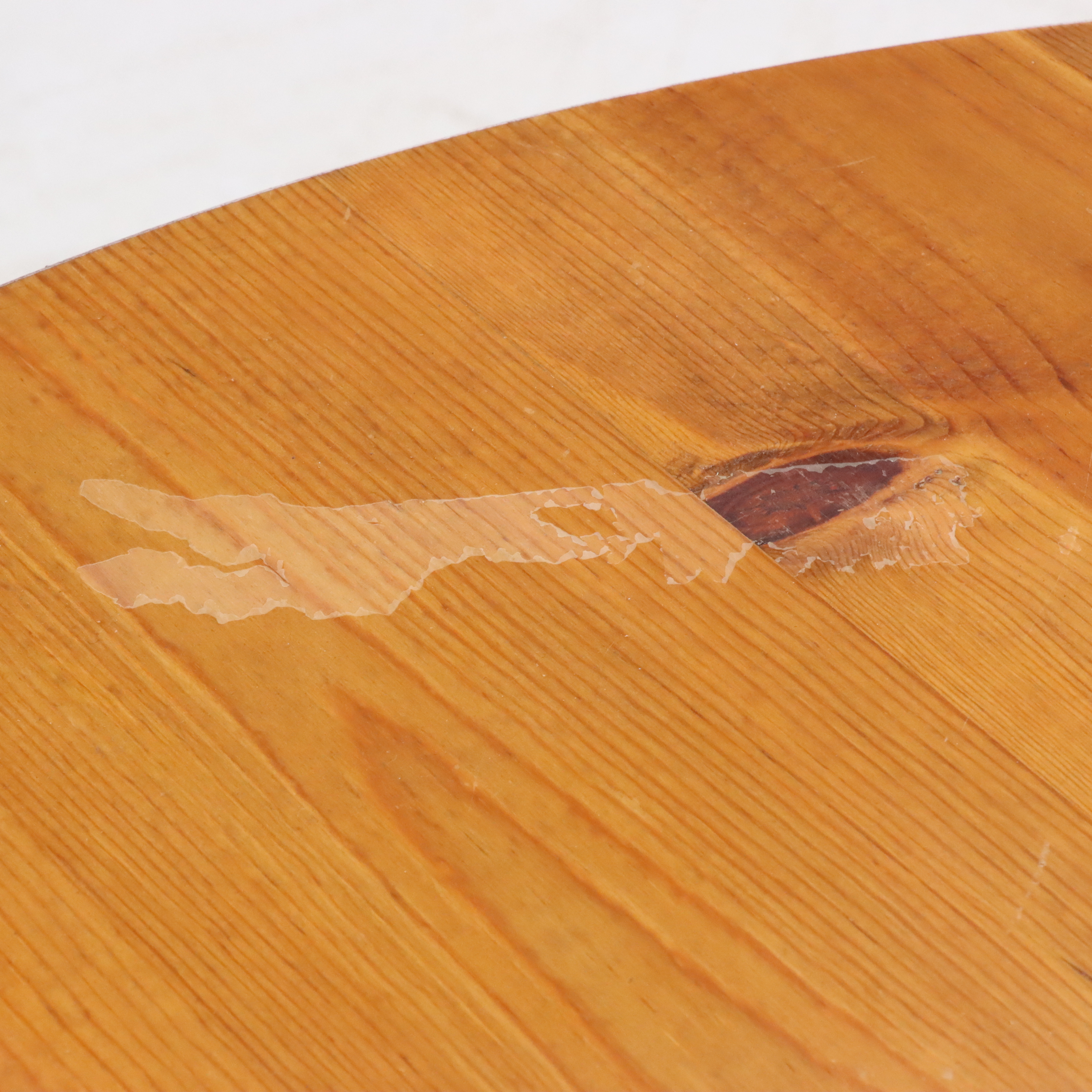 Metal Heart Back Chairs with Bistro Table