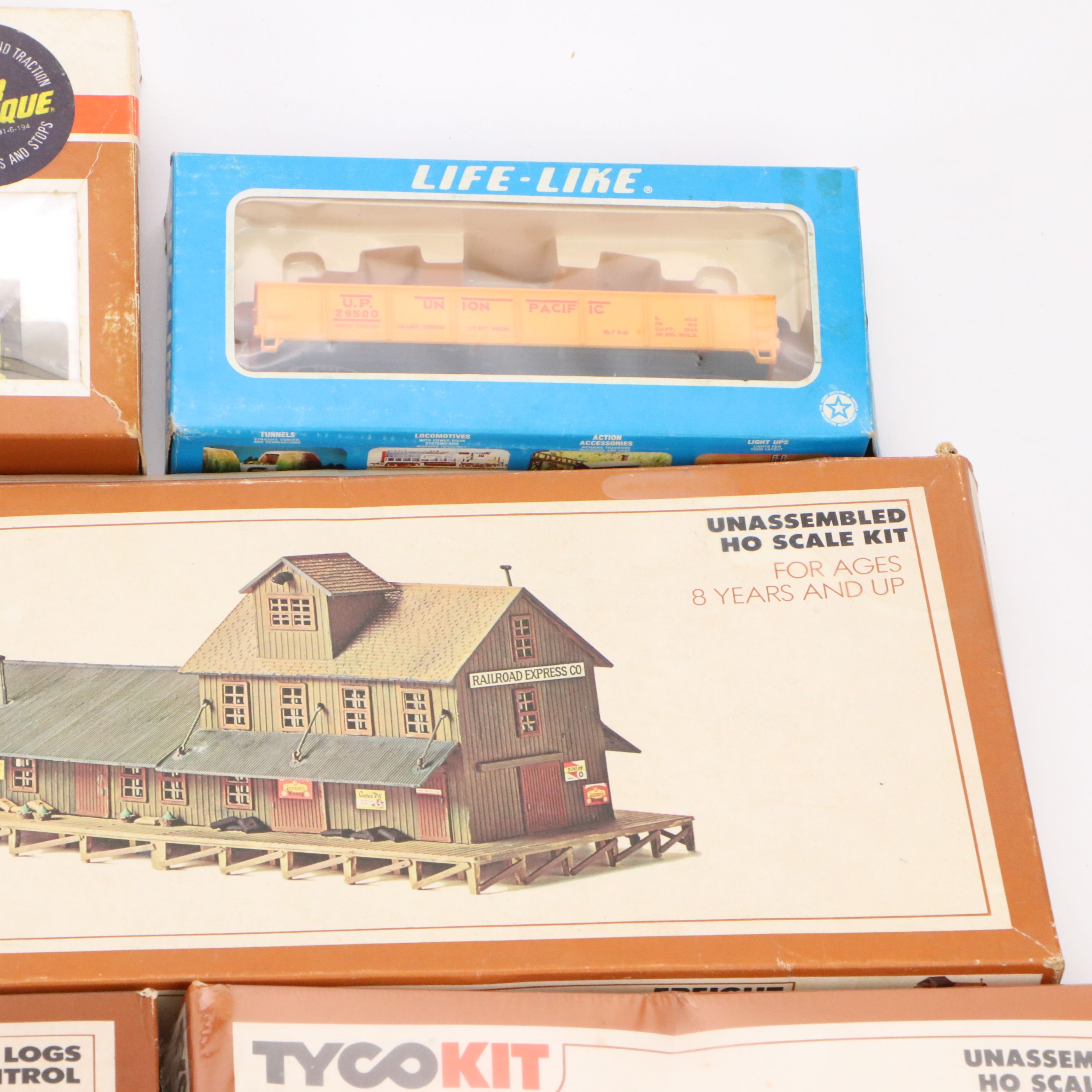 Tyco HO Scale Train Cars and Accessories, Late 20th Century