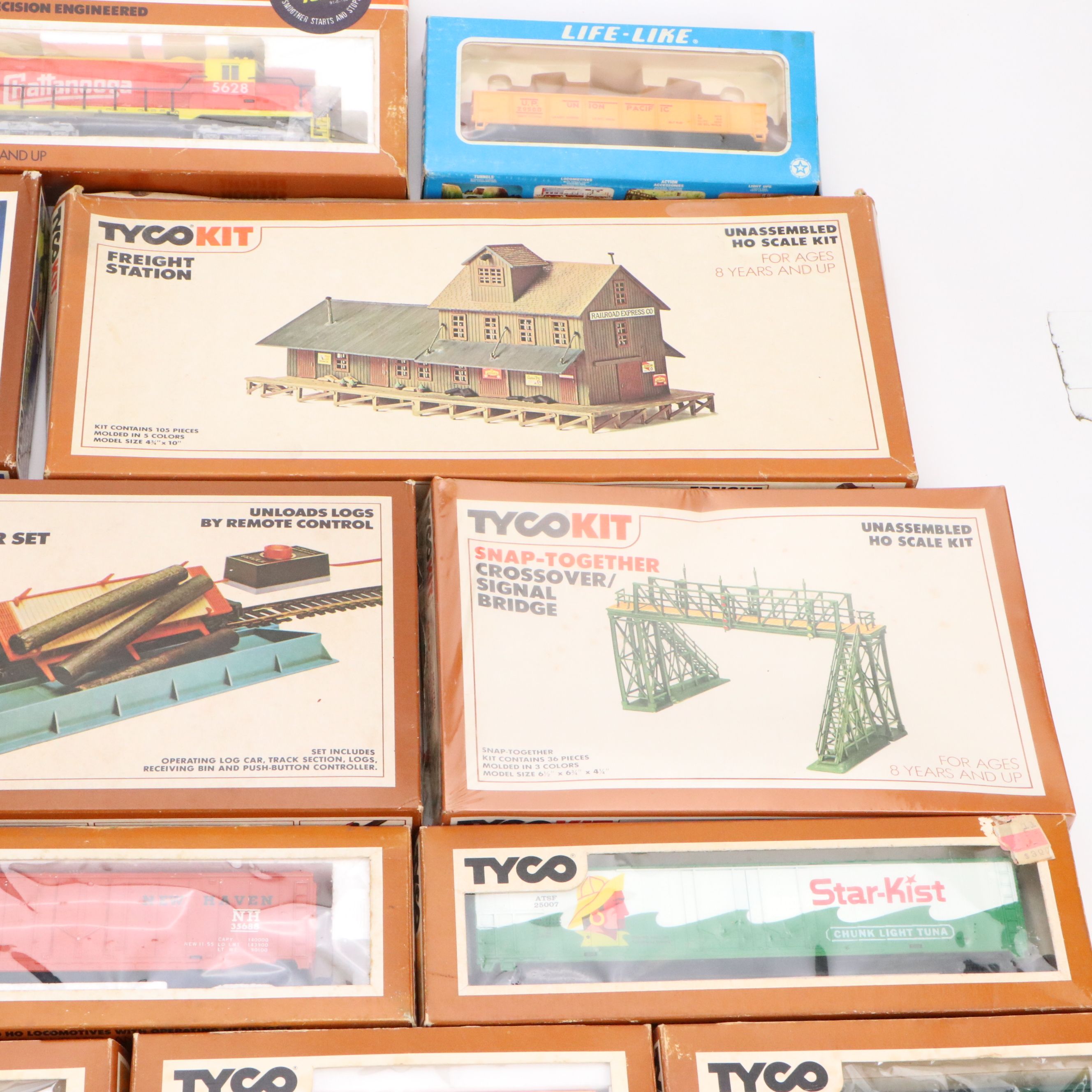 Tyco HO Scale Train Cars and Accessories, Late 20th Century