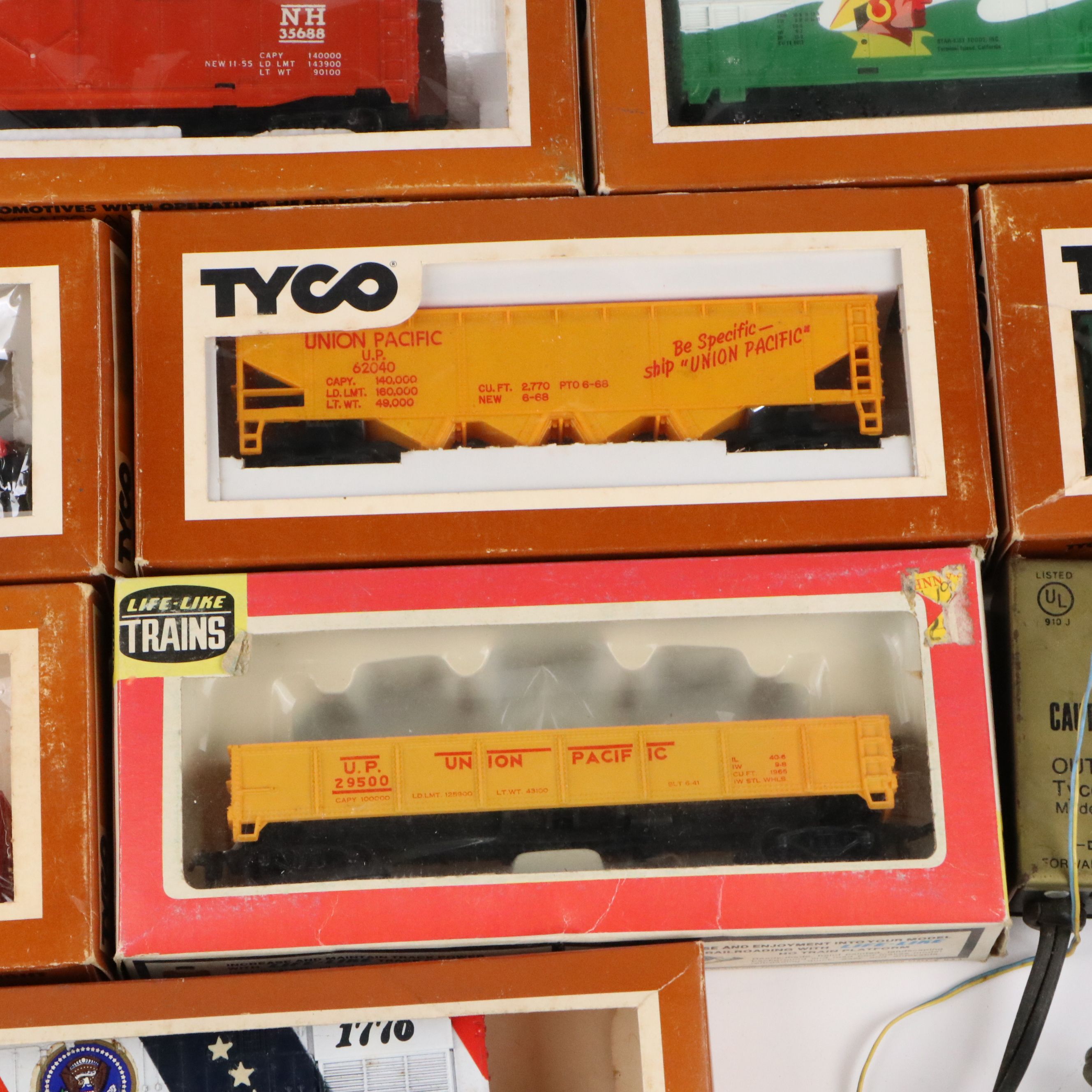 Tyco HO Scale Train Cars and Accessories, Late 20th Century