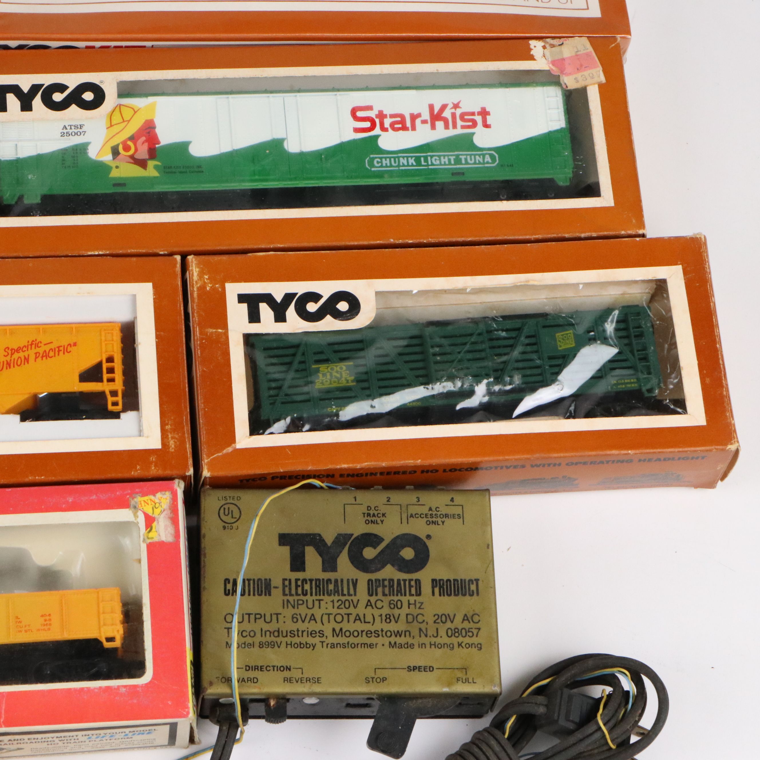 Tyco HO Scale Train Cars and Accessories, Late 20th Century