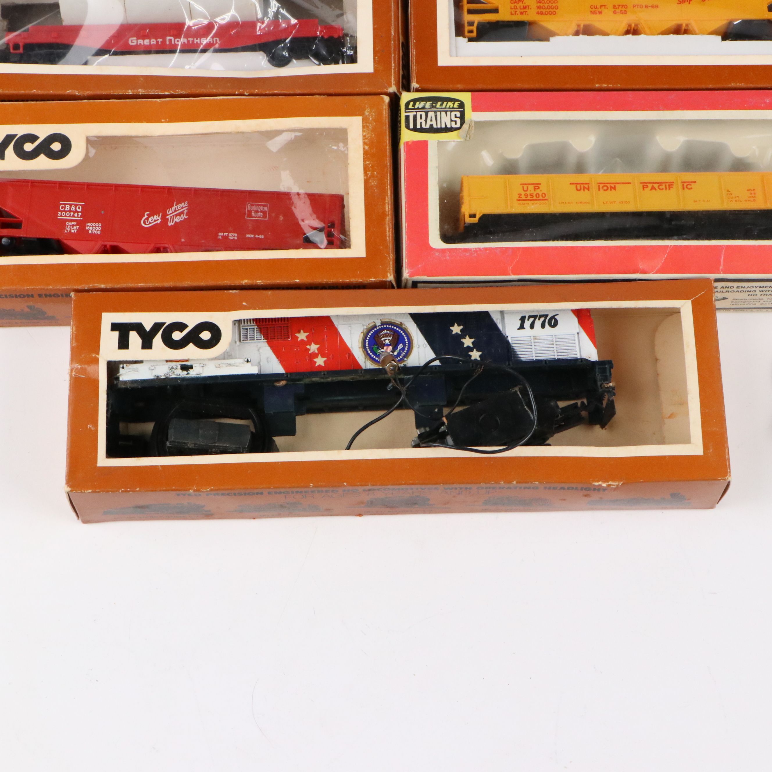 Tyco HO Scale Train Cars and Accessories, Late 20th Century