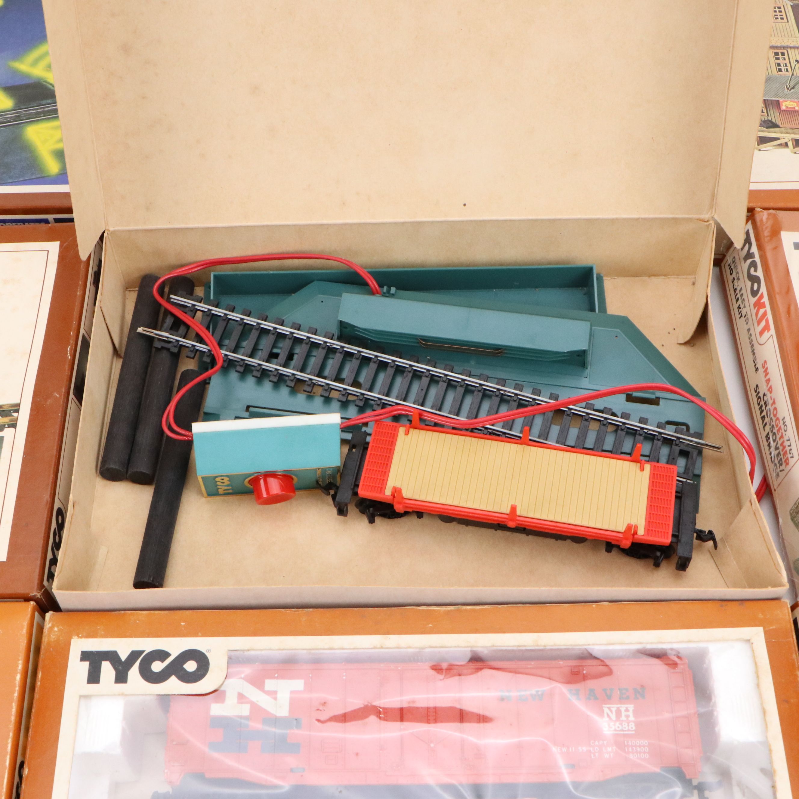 Tyco HO Scale Train Cars and Accessories, Late 20th Century