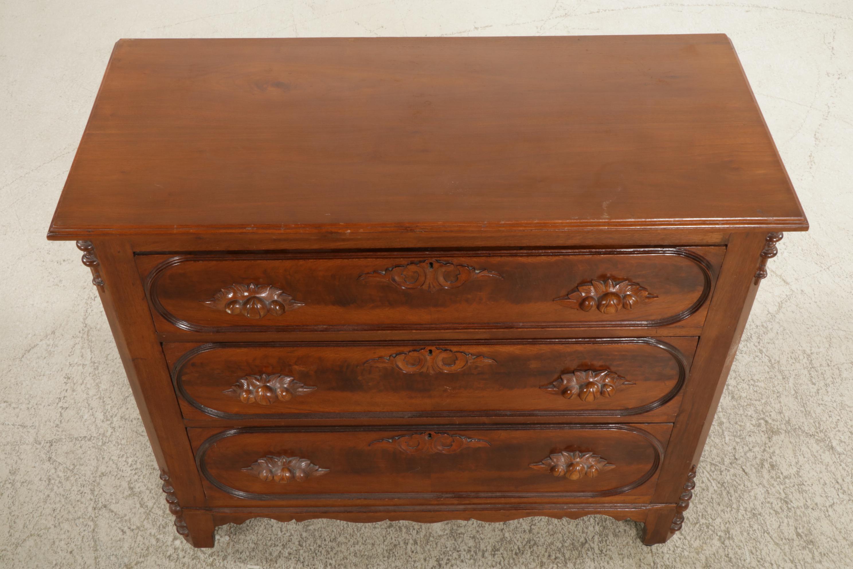 Victorian Walnut and Burl Wood Chest of Drawers, Late 19th to Early 20th Century