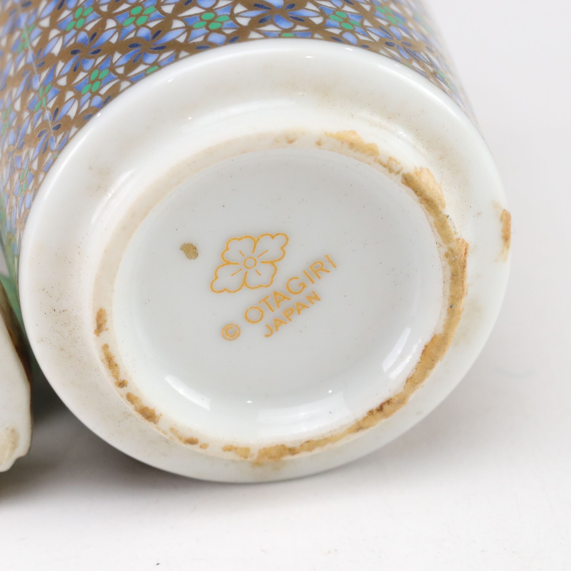 Hand-Painted Souvenir Figurines & Metal Trays